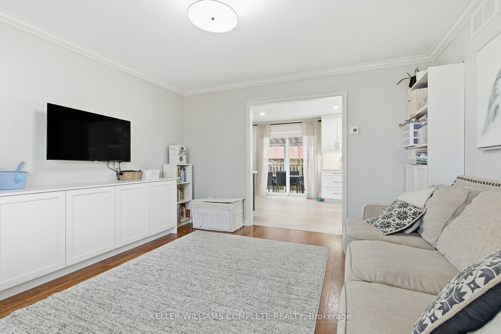 Photo 15 of 8 Sidney Crescent, Hamilton, Stoney Creek Mountain — HOMEH