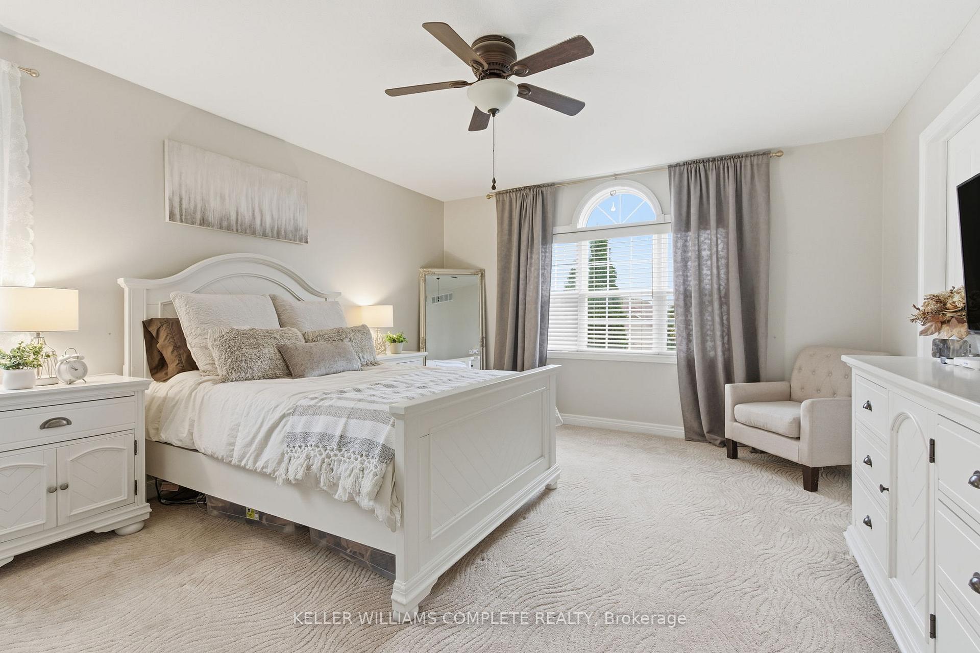 Photo 18 of 8 Sidney Crescent, Hamilton, Stoney Creek Mountain — HOMEH