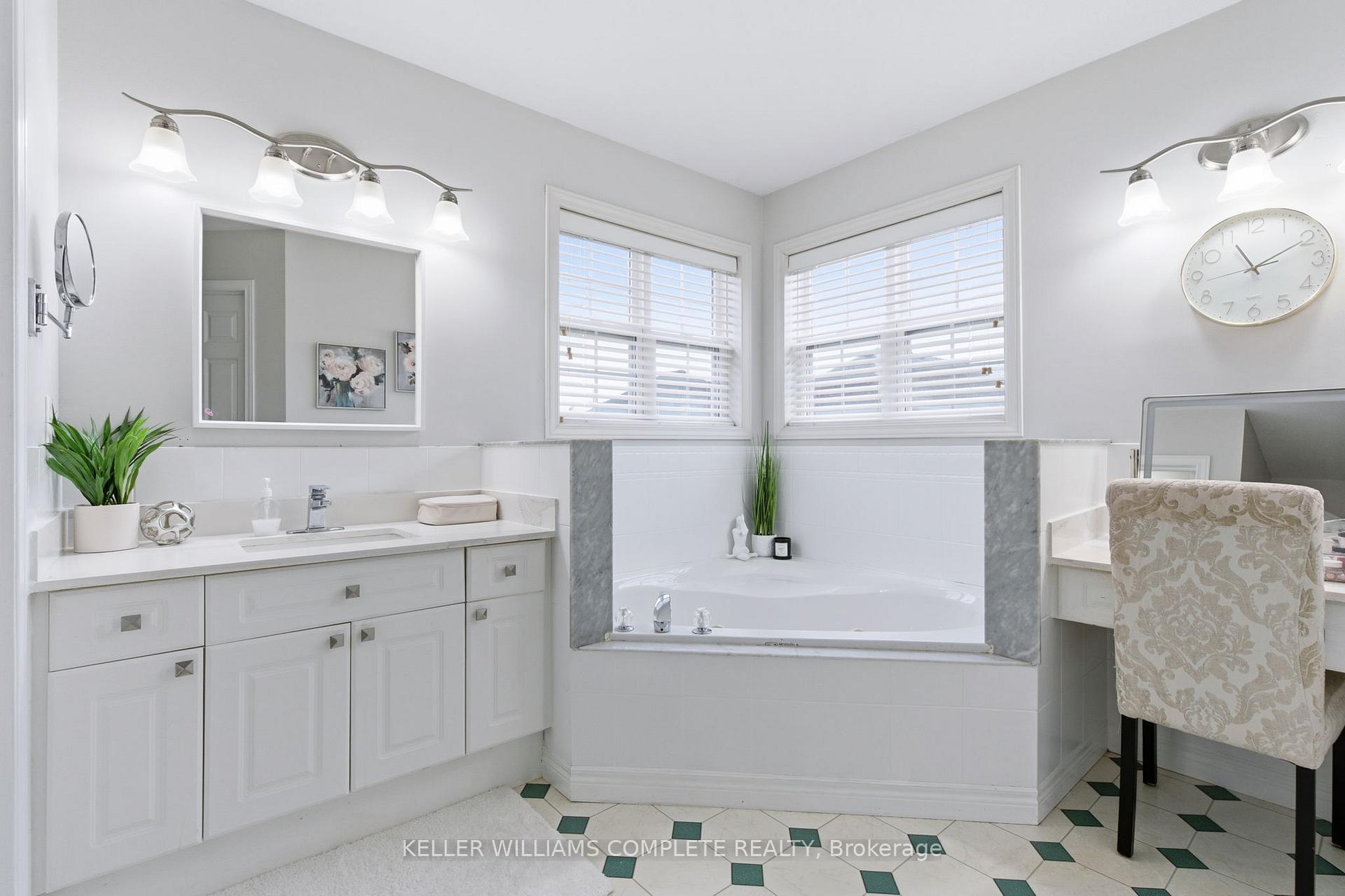 Photo 21 of 8 Sidney Crescent, Hamilton, Stoney Creek Mountain — HOMEH
