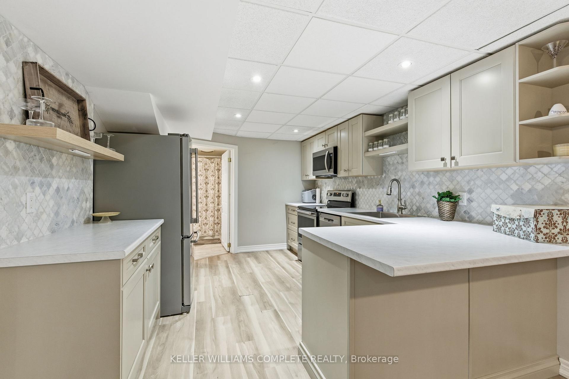 Photo 33 of 8 Sidney Crescent, Hamilton, Stoney Creek Mountain — HOMEH
