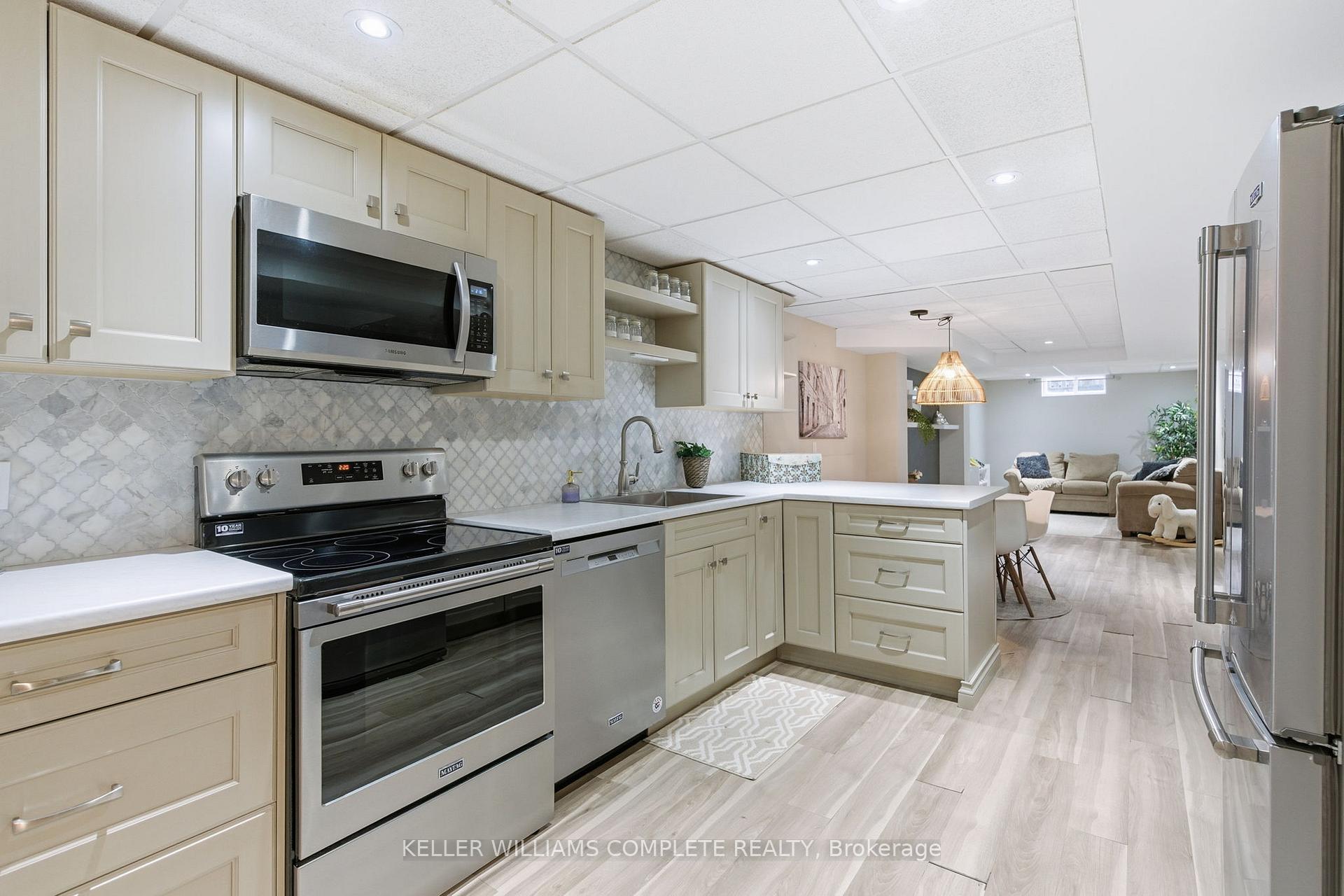 Photo 34 of 8 Sidney Crescent, Hamilton, Stoney Creek Mountain — HOMEH