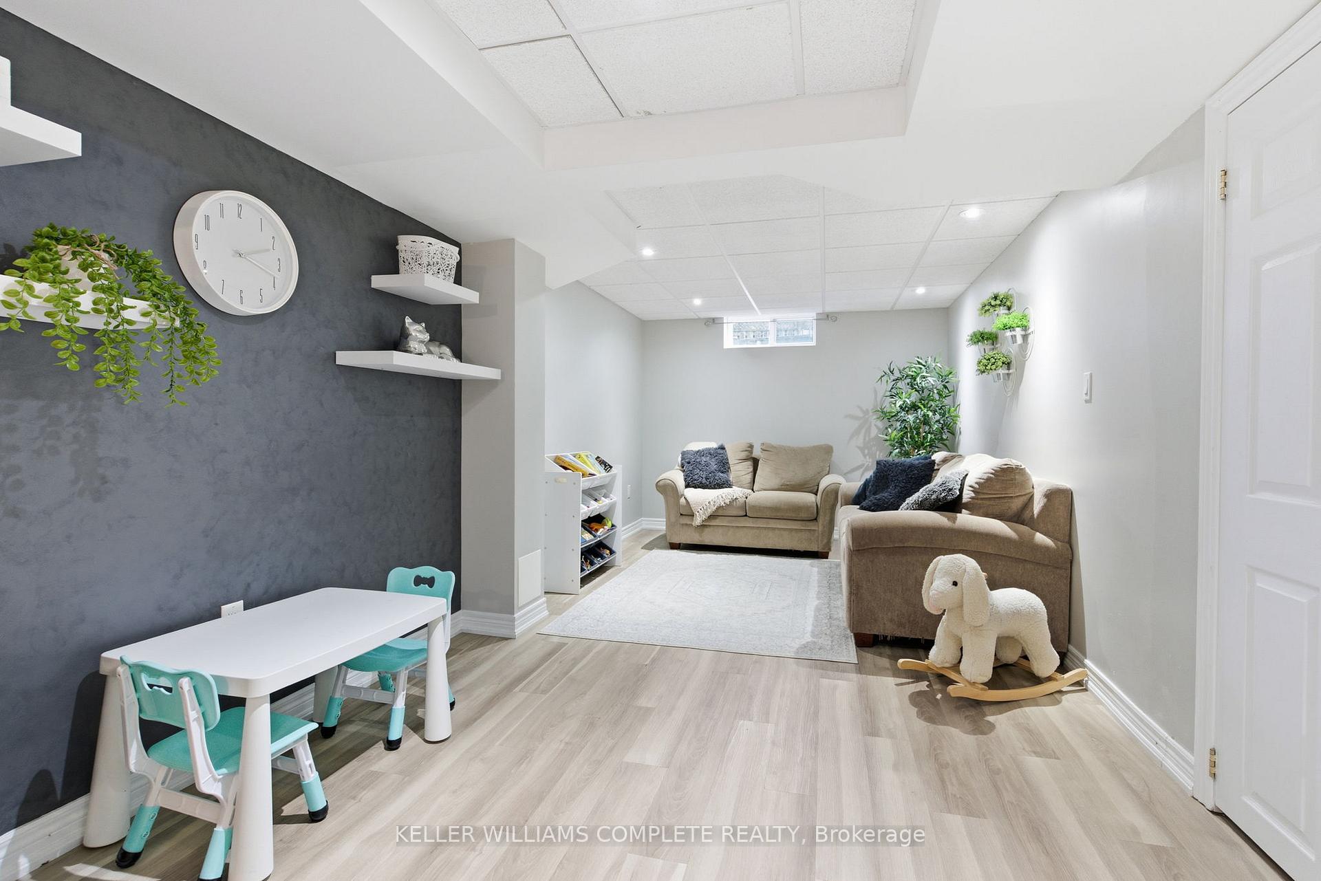 Photo 35 of 8 Sidney Crescent, Hamilton, Stoney Creek Mountain — HOMEH