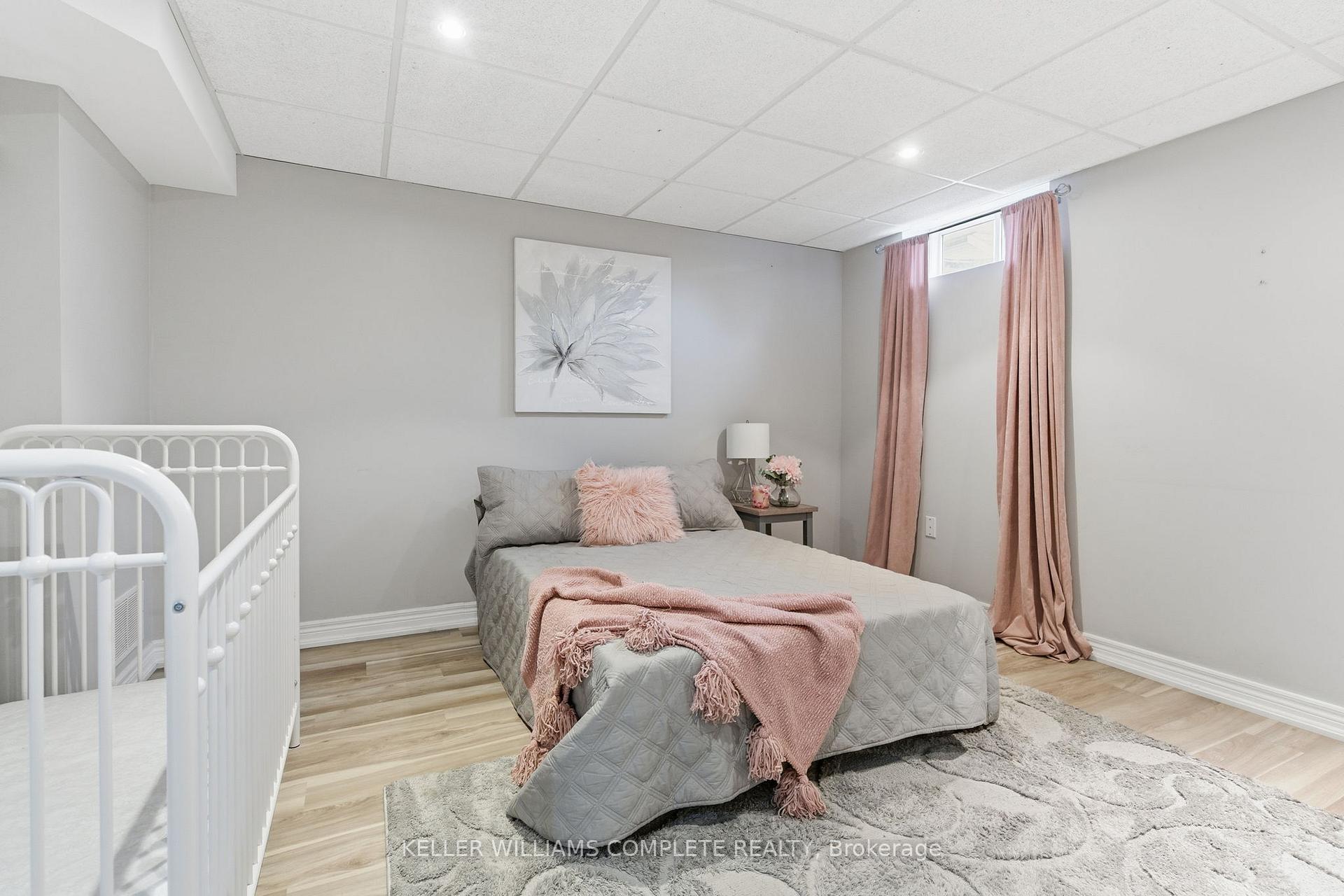 Photo 37 of 8 Sidney Crescent, Hamilton, Stoney Creek Mountain — HOMEH