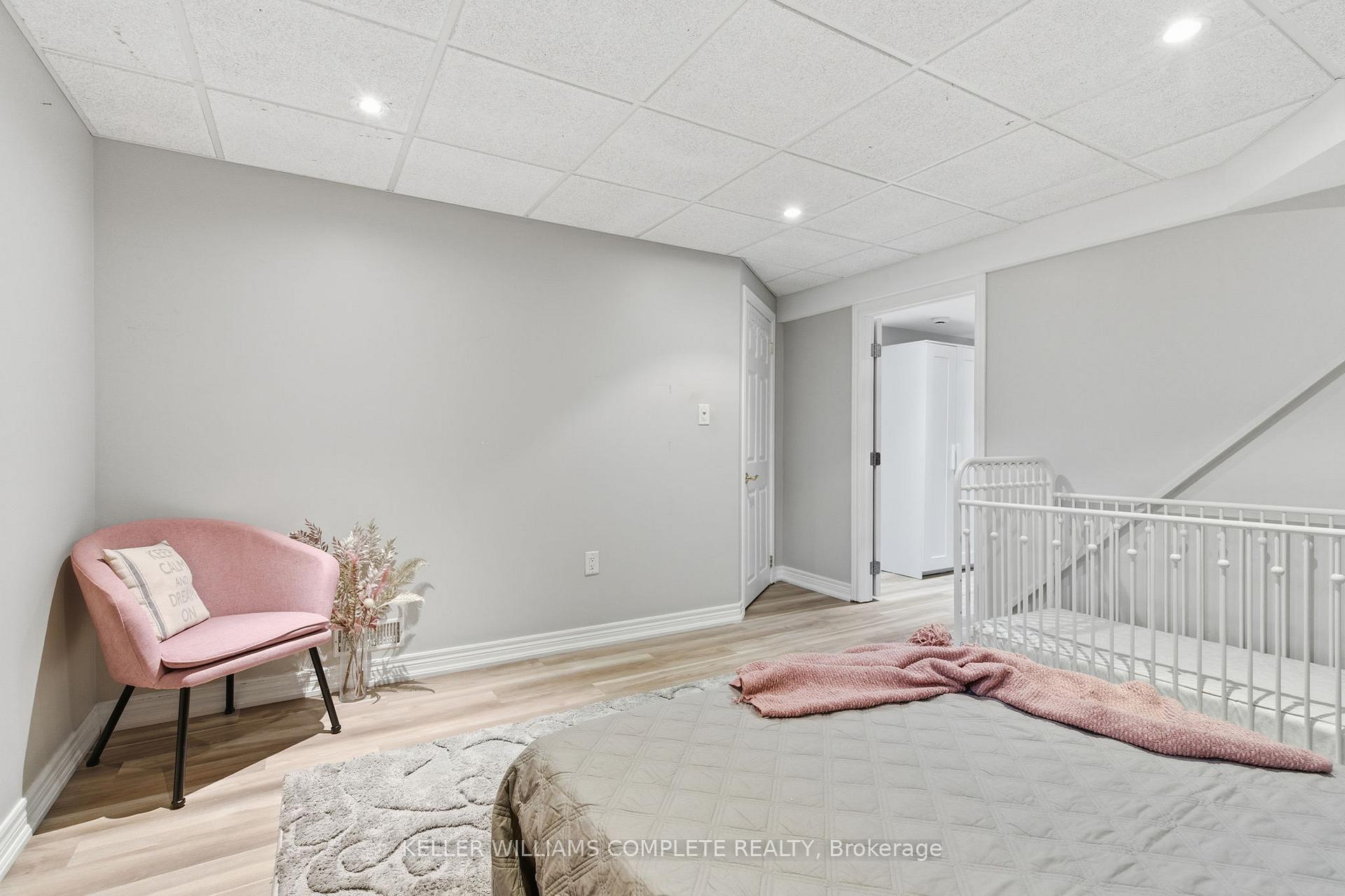 Photo 38 of 8 Sidney Crescent, Hamilton, Stoney Creek Mountain — HOMEH