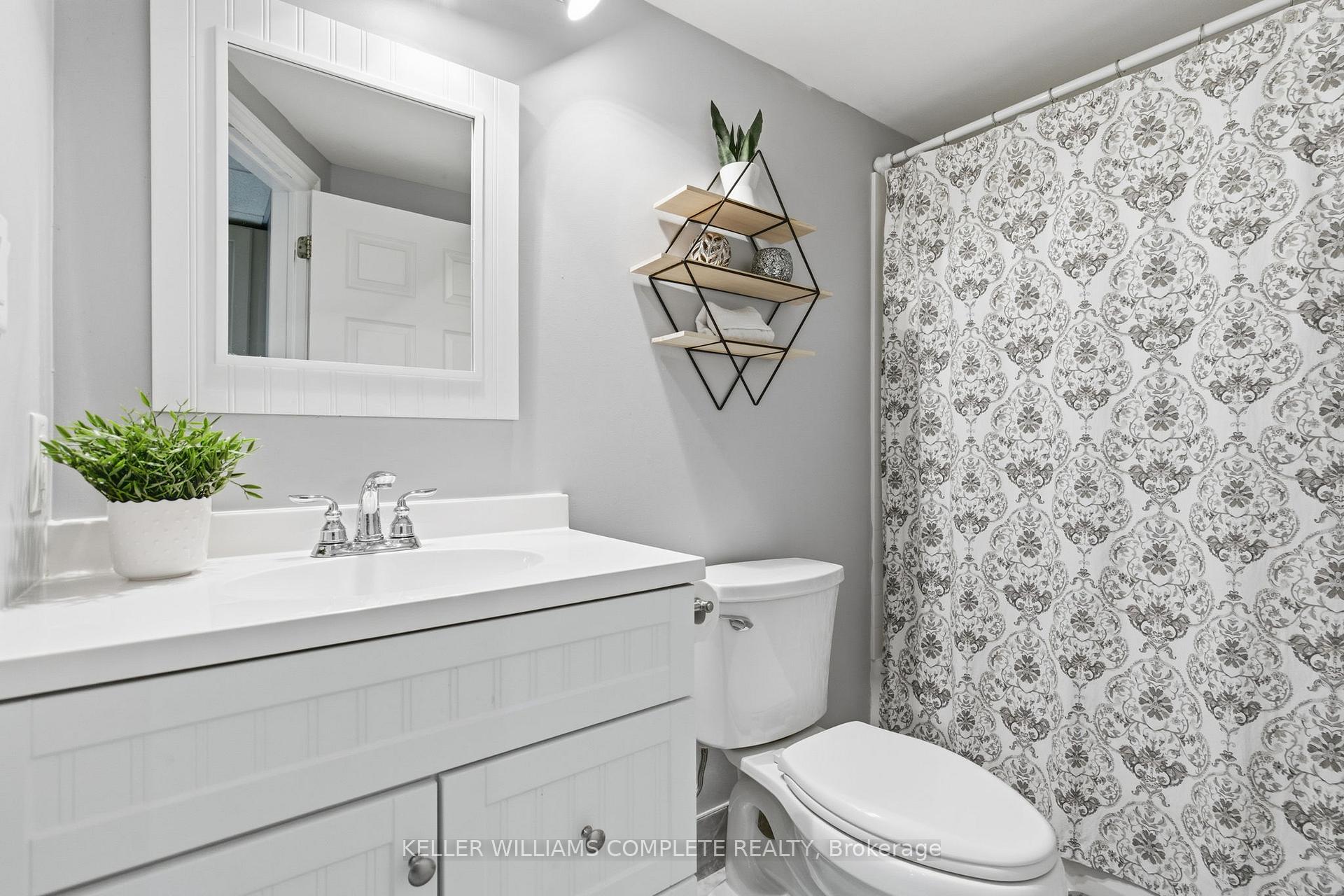 Photo 39 of 8 Sidney Crescent, Hamilton, Stoney Creek Mountain — HOMEH