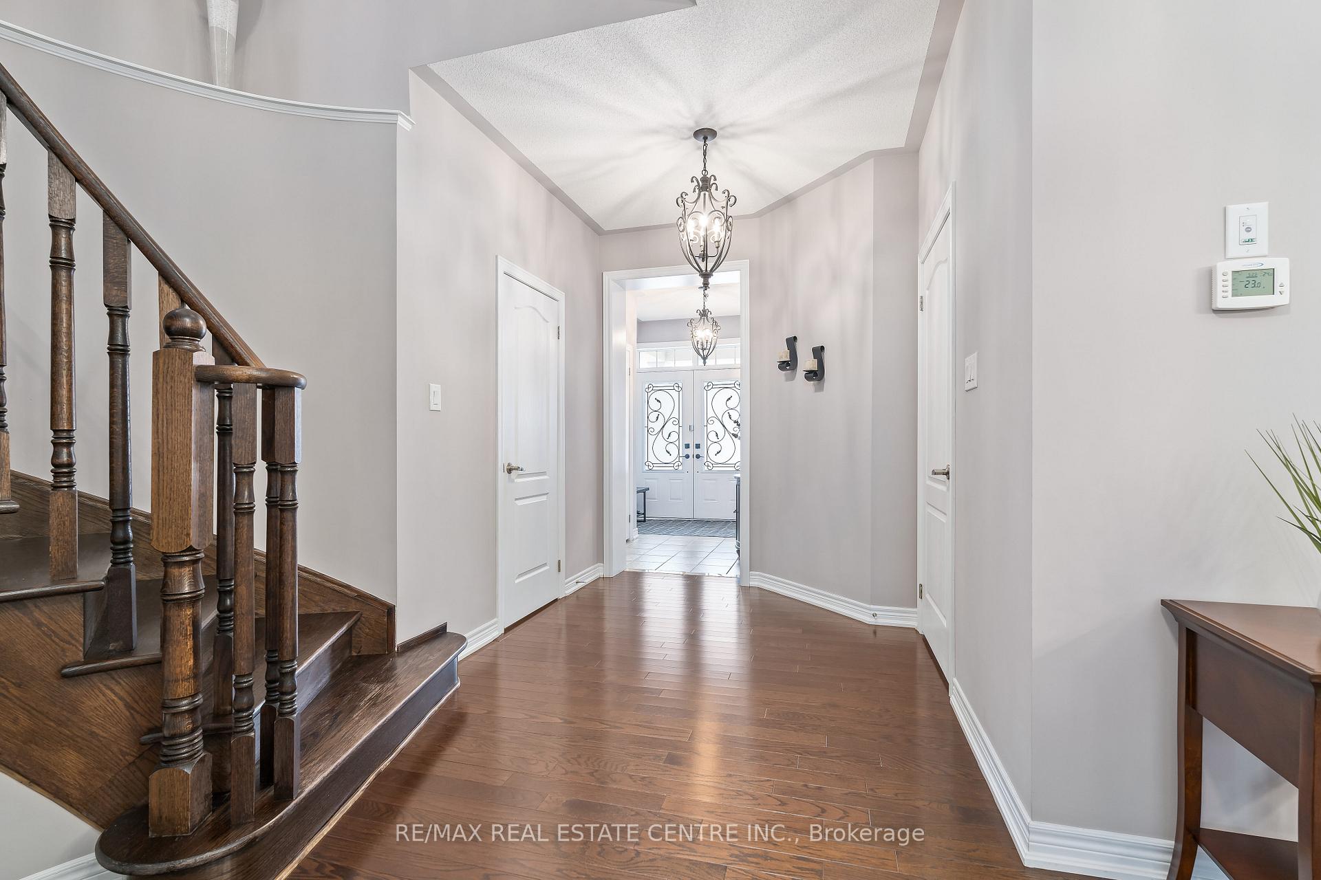 Photo 5 of 72 Ballantine Drive, Halton Hills, Georgetown — HOMEH