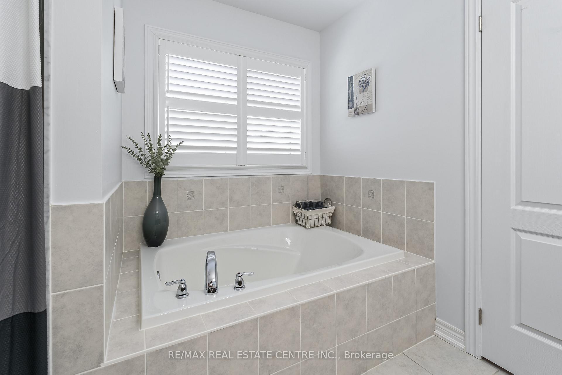Photo 25 of 72 Ballantine Drive, Halton Hills, Georgetown — HOMEH
