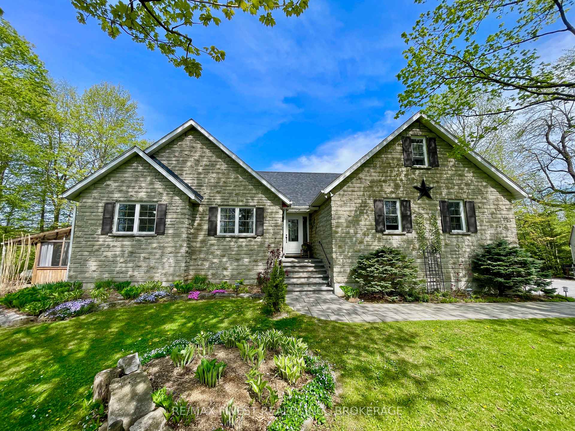 Photo 1 of 1226 Rutledge Road, Frontenac, Frontenac South — HOMEH
