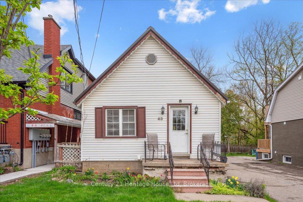 Front of 43 Stevenson Street N