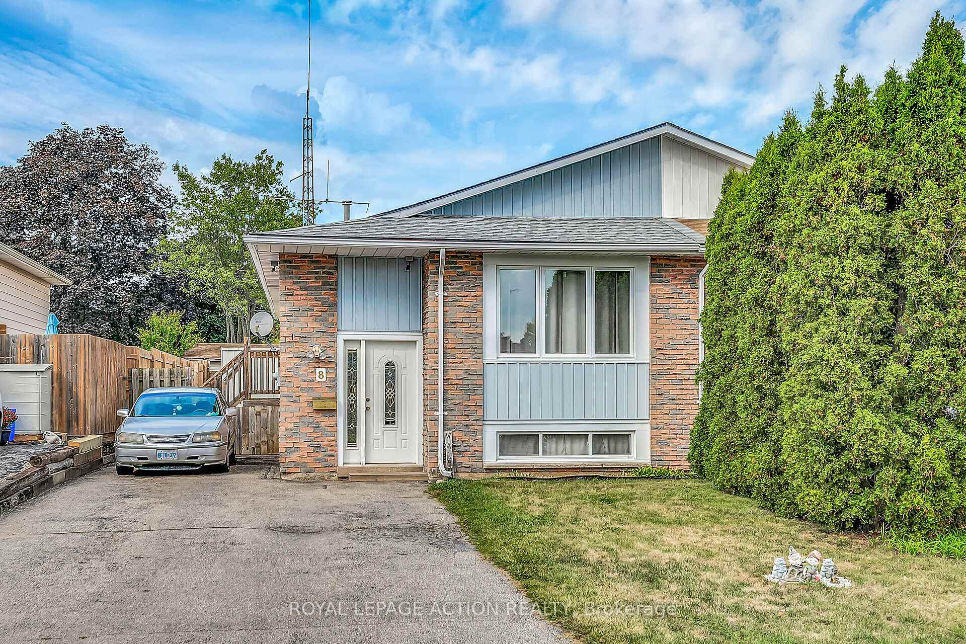 Photo 1 of 8 Maple Crescent, Brant, Paris — HOMEH