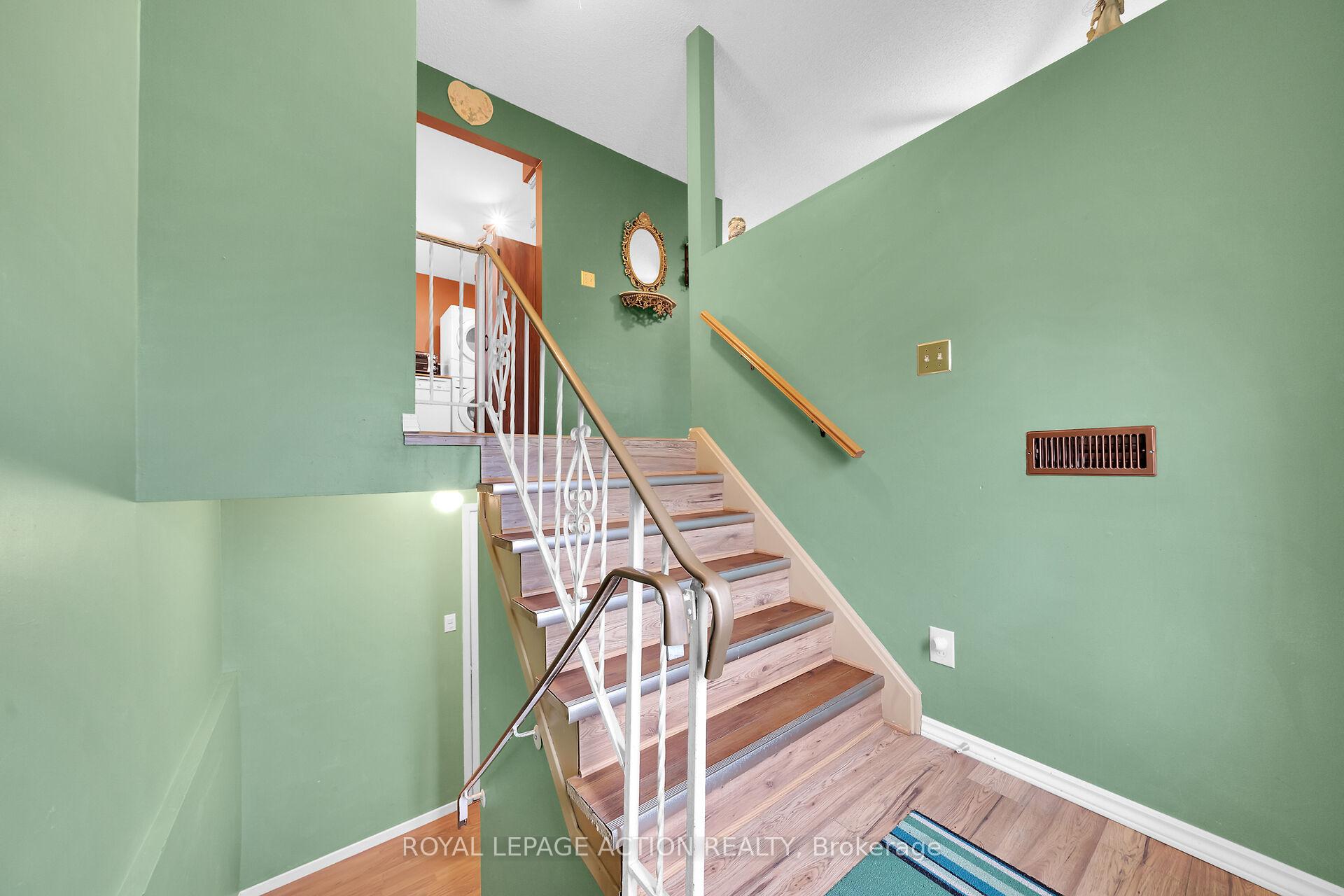 Photo 8 of 8 Maple Crescent, Brant, Paris — HOMEH