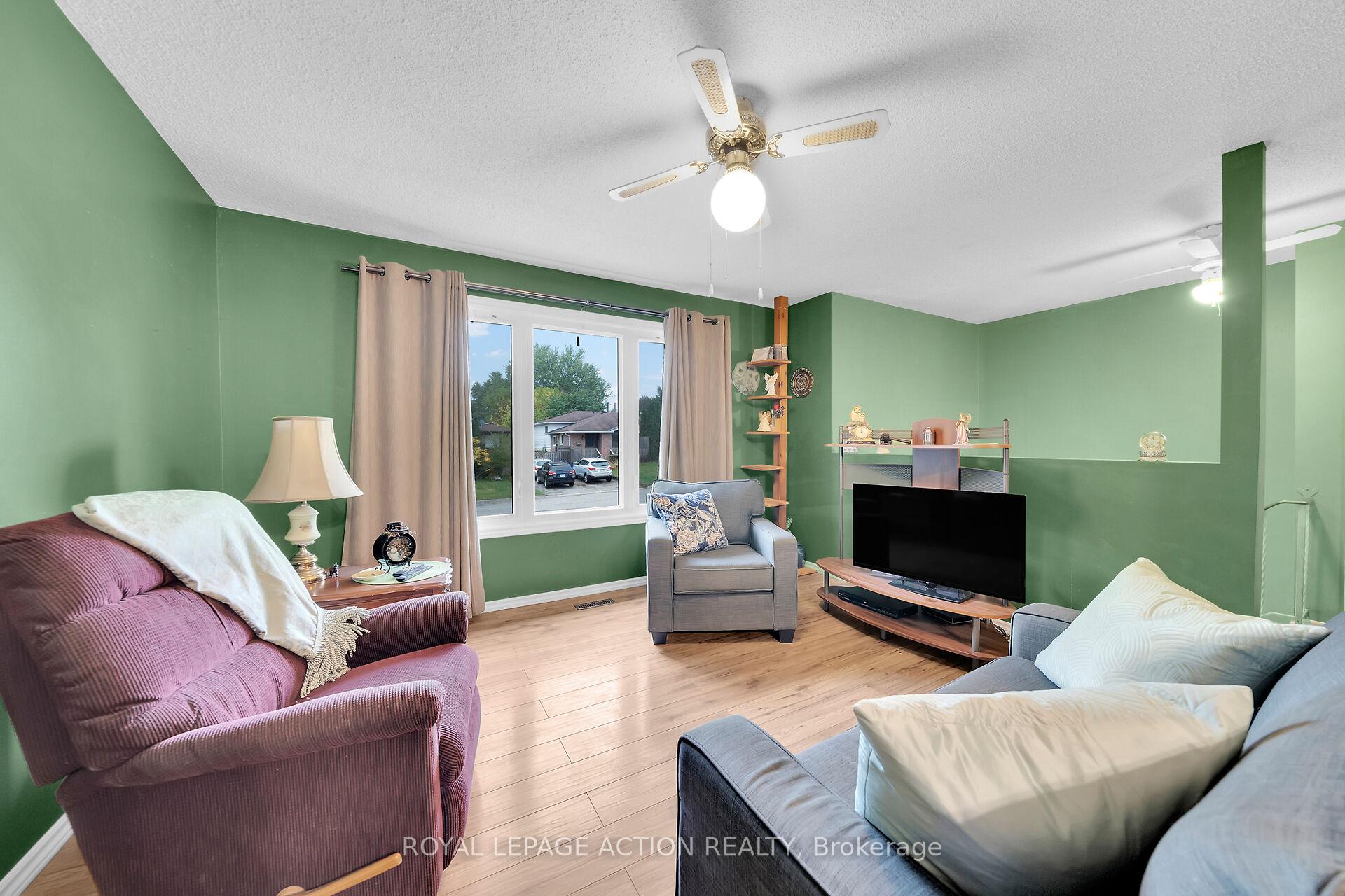 Photo 6 of 8 Maple Crescent, Brant, Paris — HOMEH