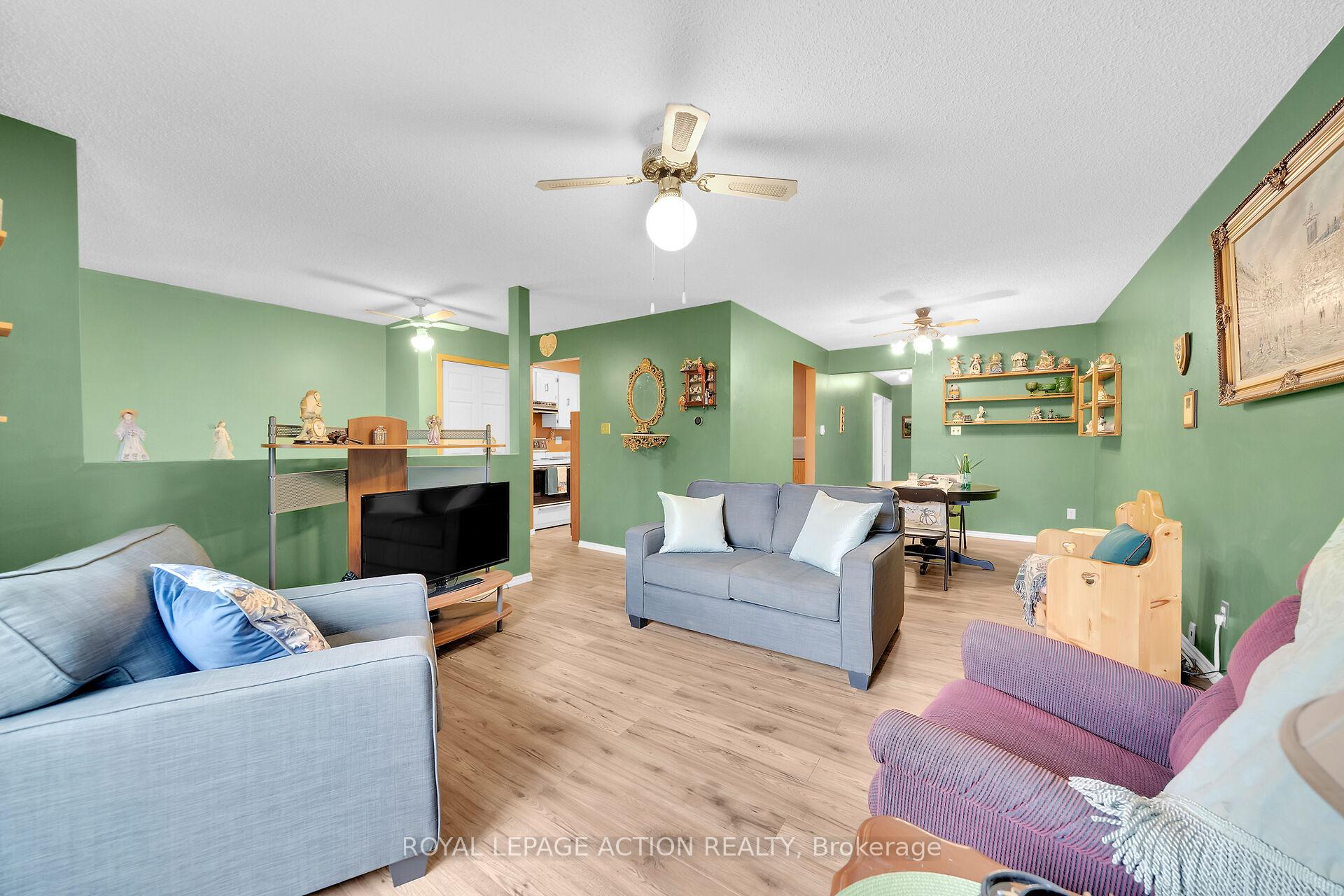 Photo 14 of 8 Maple Crescent, Brant, Paris — HOMEH