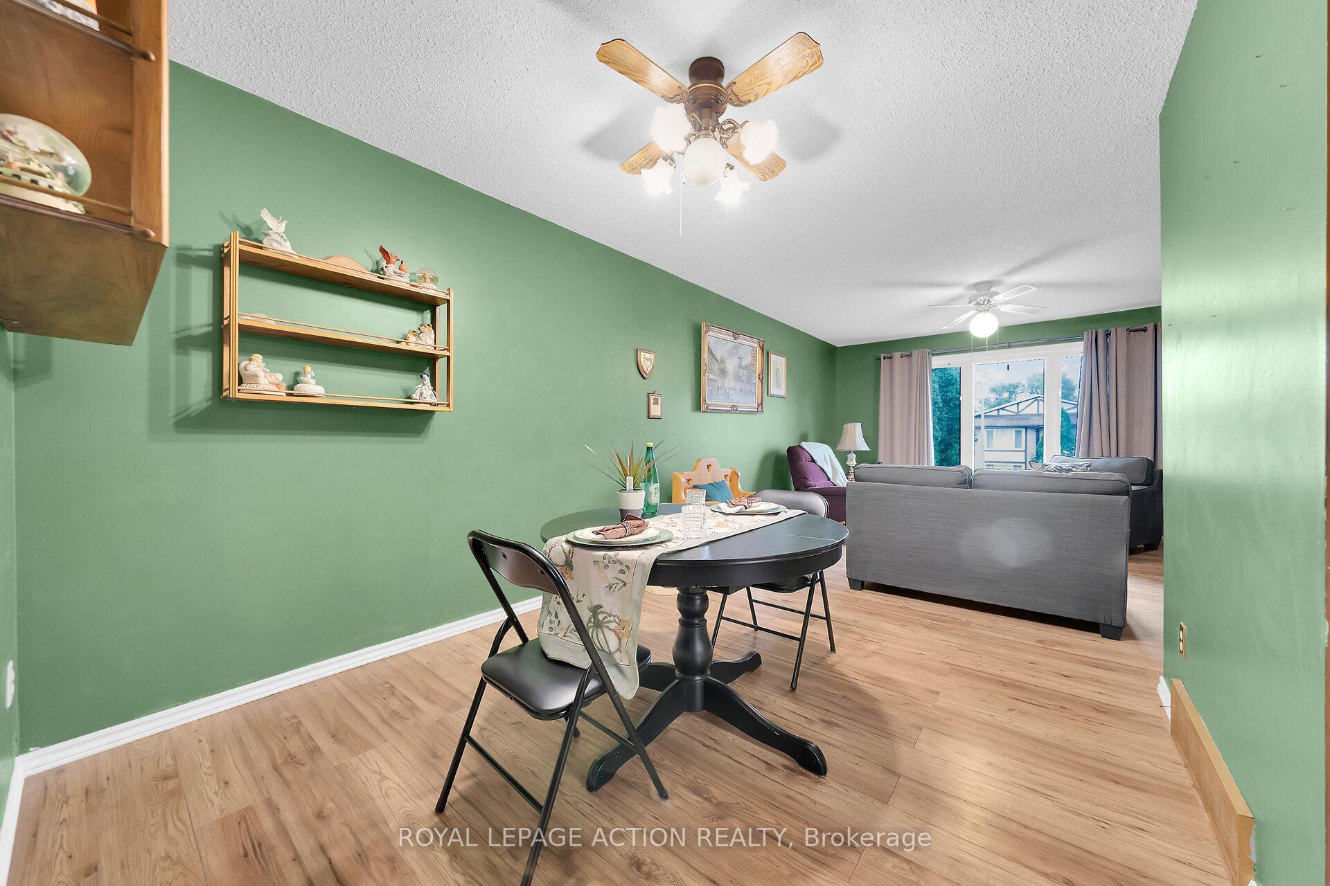 Photo 9 of 8 Maple Crescent, Brant, Paris — HOMEH