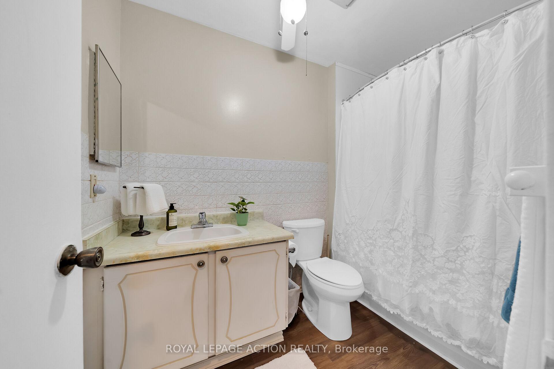 Photo 15 of 8 Maple Crescent, Brant, Paris — HOMEH