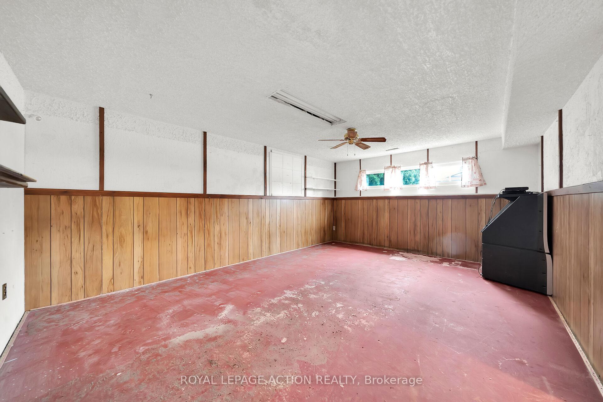Photo 17 of 8 Maple Crescent, Brant, Paris — HOMEH