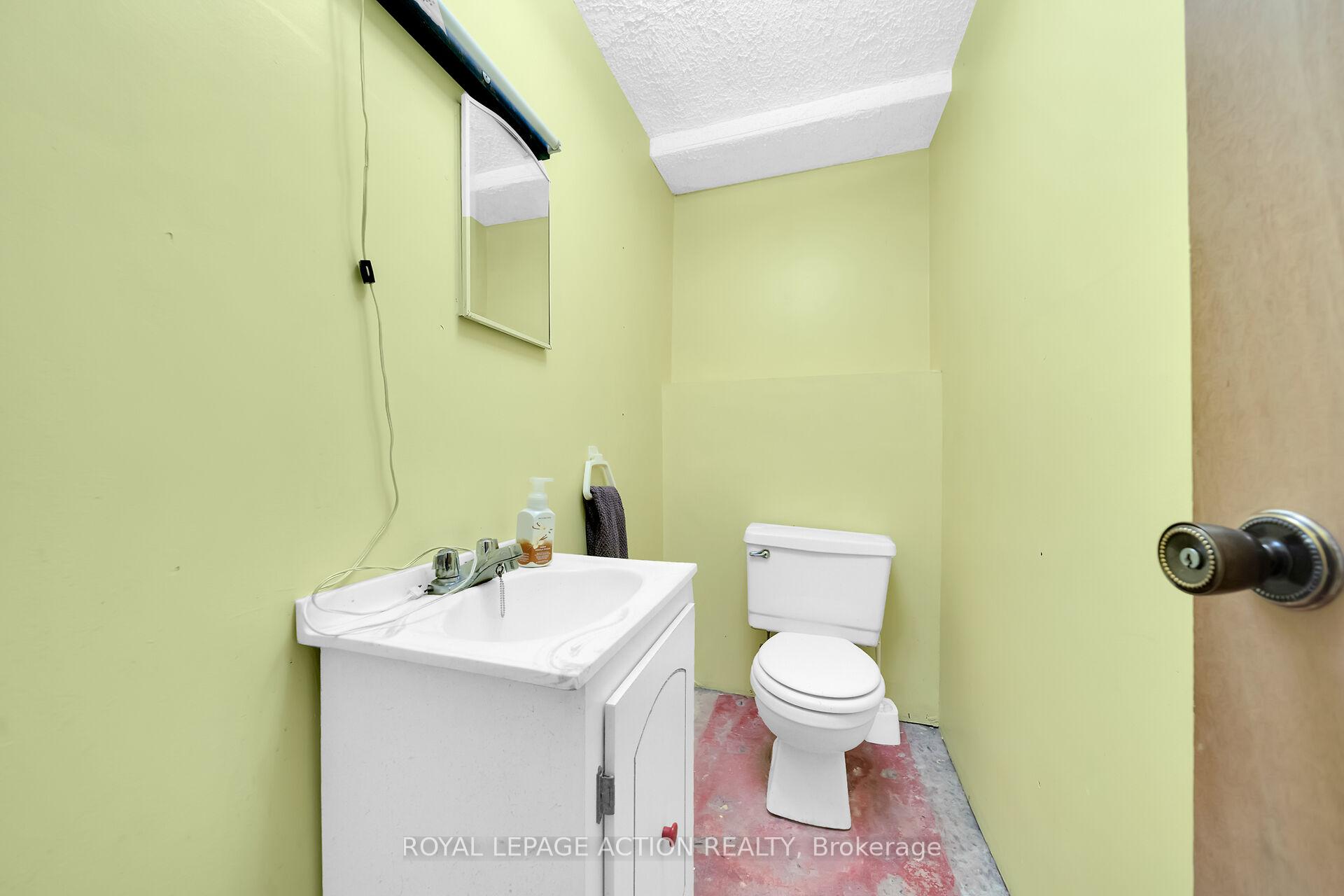 Photo 24 of 8 Maple Crescent, Brant, Paris — HOMEH