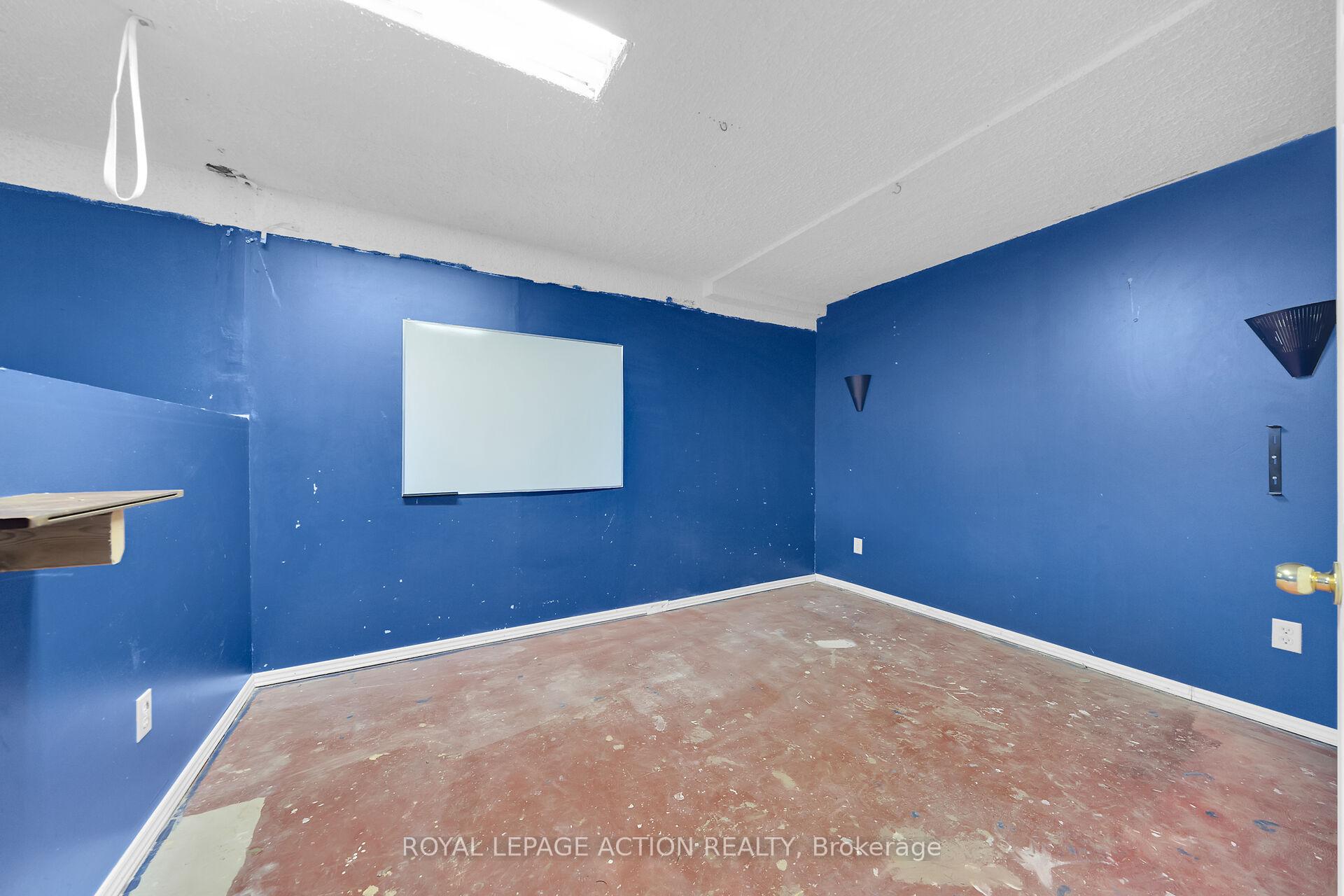 Photo 26 of 8 Maple Crescent, Brant, Paris — HOMEH