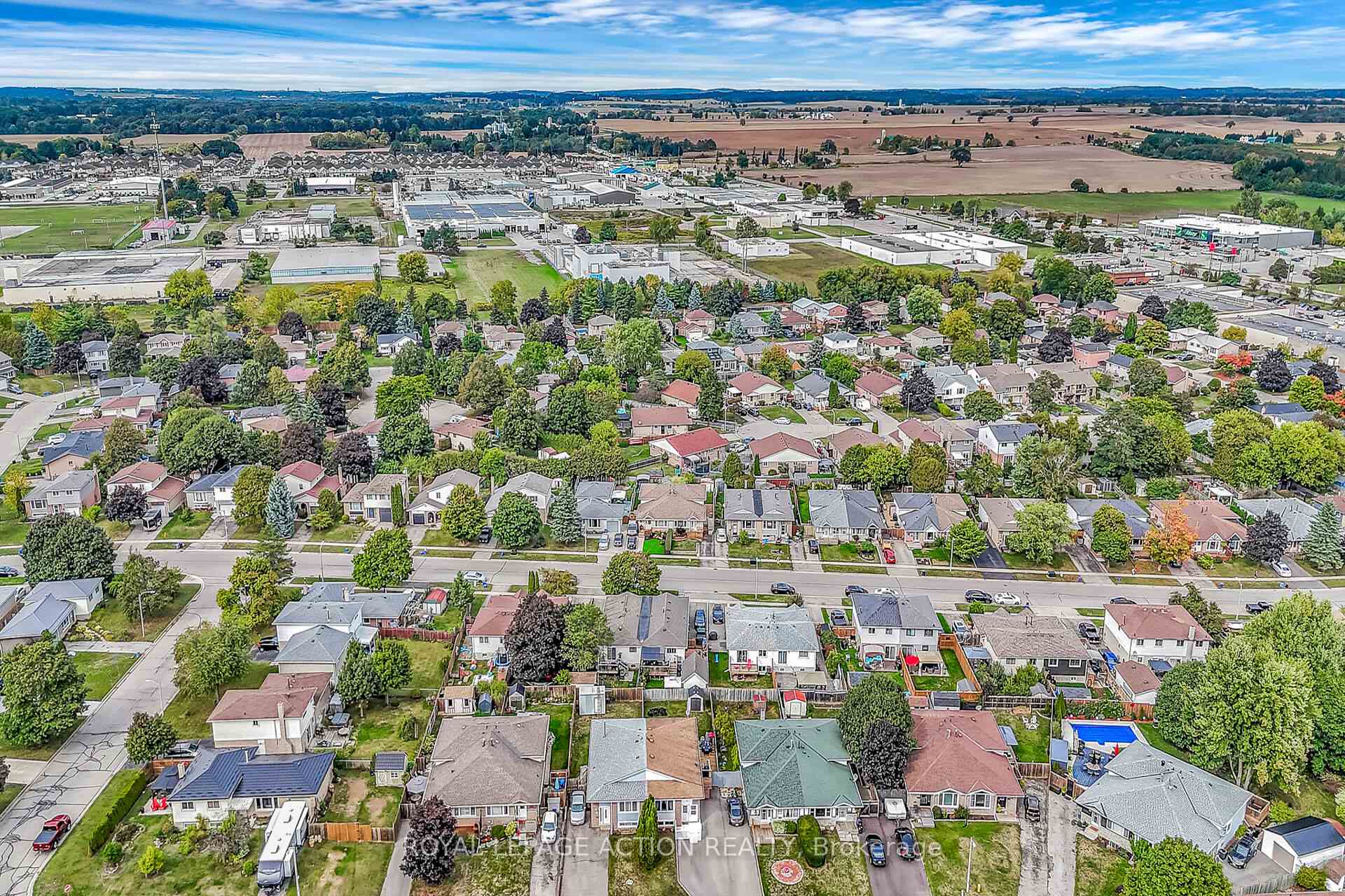 Photo 27 of 8 Maple Crescent, Brant, Paris — HOMEH