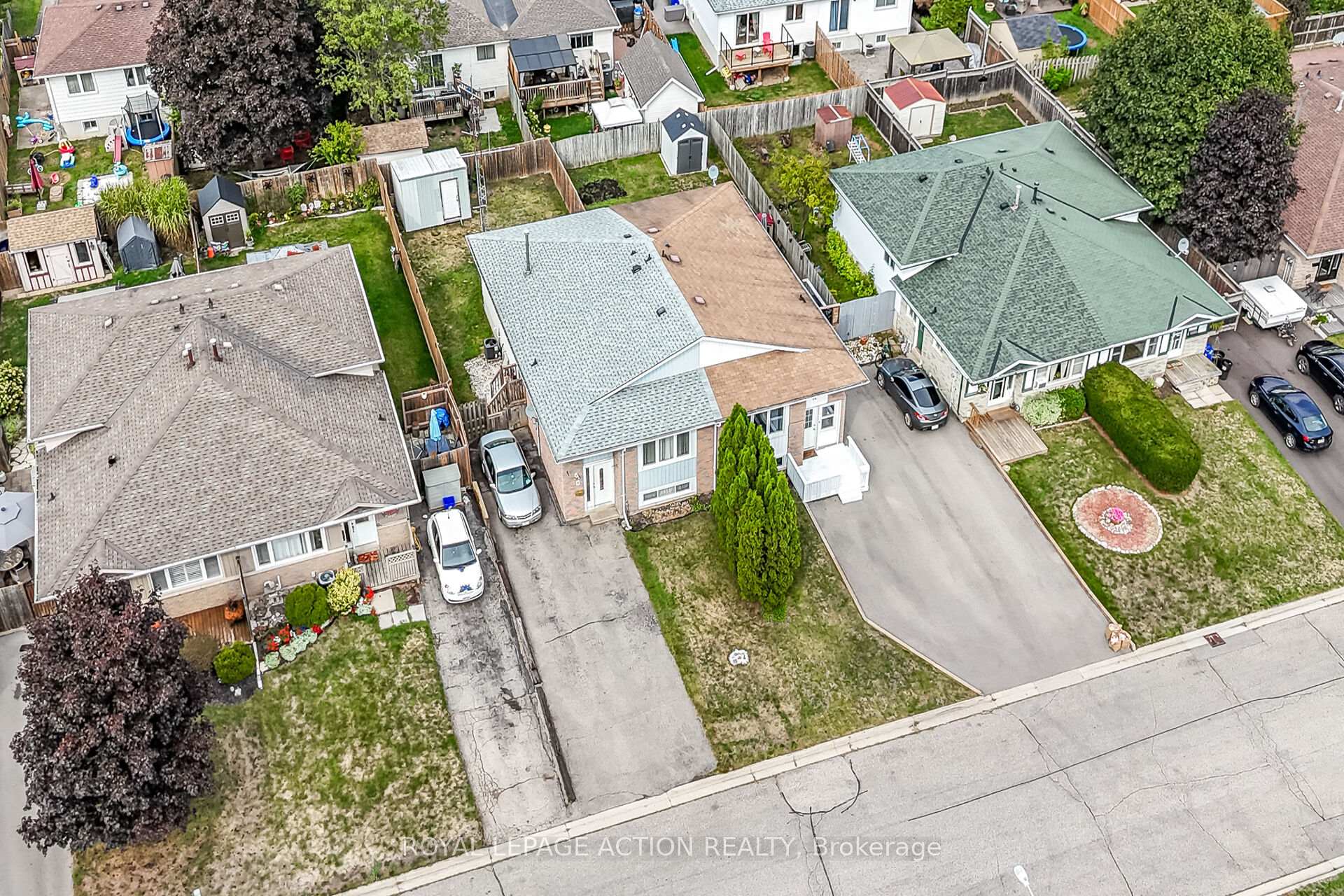 Photo 29 of 8 Maple Crescent, Brant, Paris — HOMEH