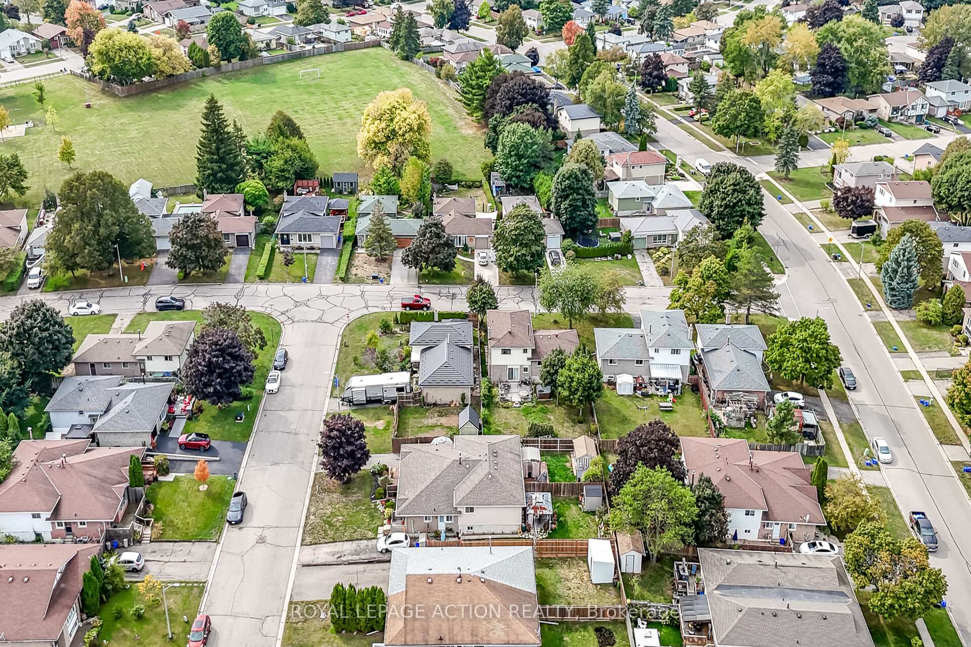 Photo 30 of 8 Maple Crescent, Brant, Paris — HOMEH