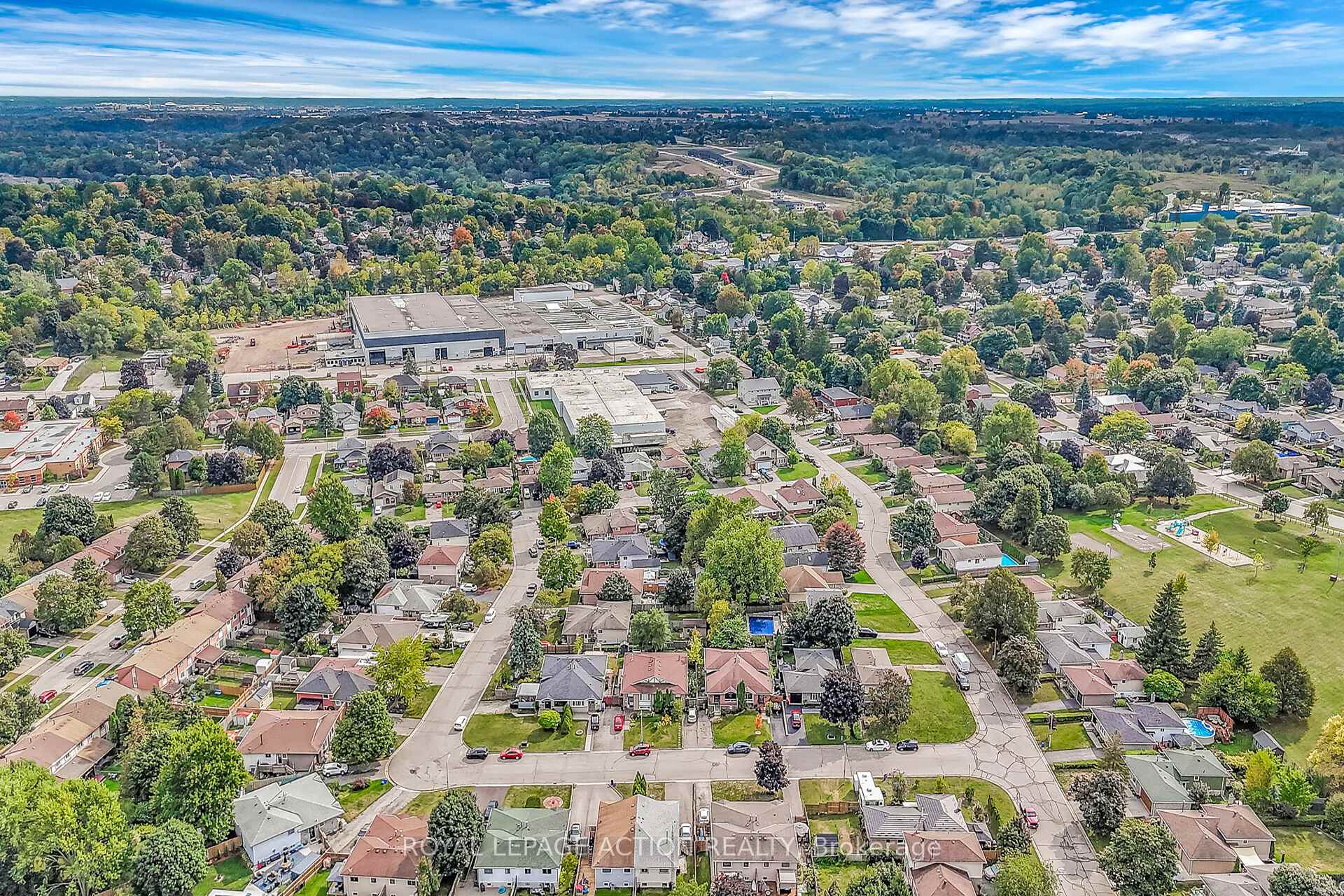 Photo 40 of 8 Maple Crescent, Brant, Paris — HOMEH