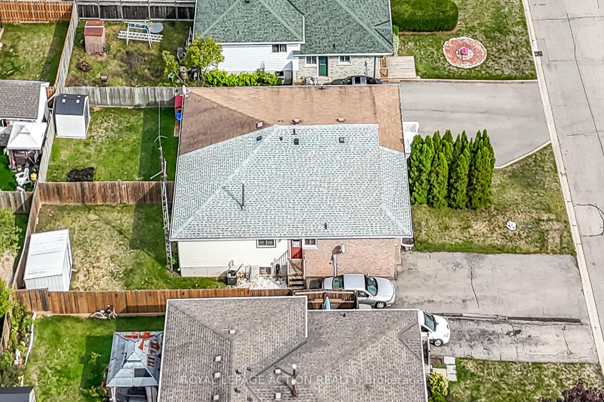 Photo 35 of 8 Maple Crescent, Brant, Paris — HOMEH