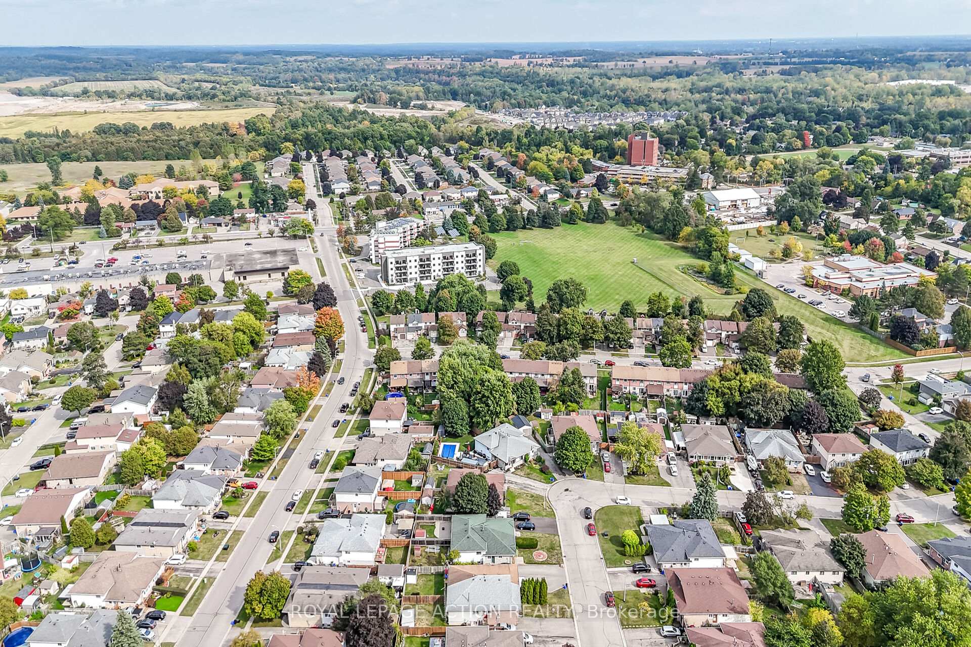 Photo 38 of 8 Maple Crescent, Brant, Paris — HOMEH