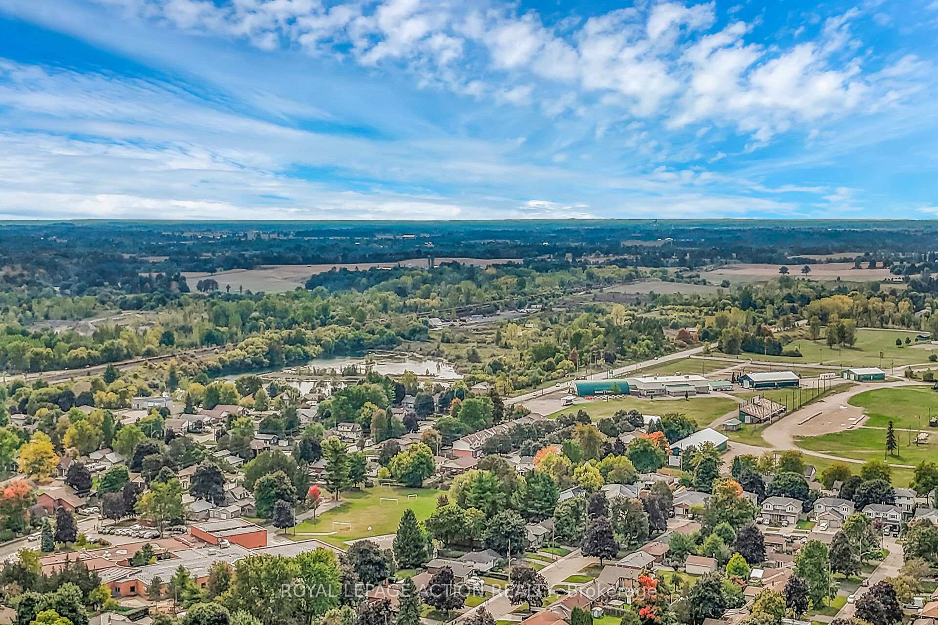 Photo 31 of 8 Maple Crescent, Brant, Paris — HOMEH