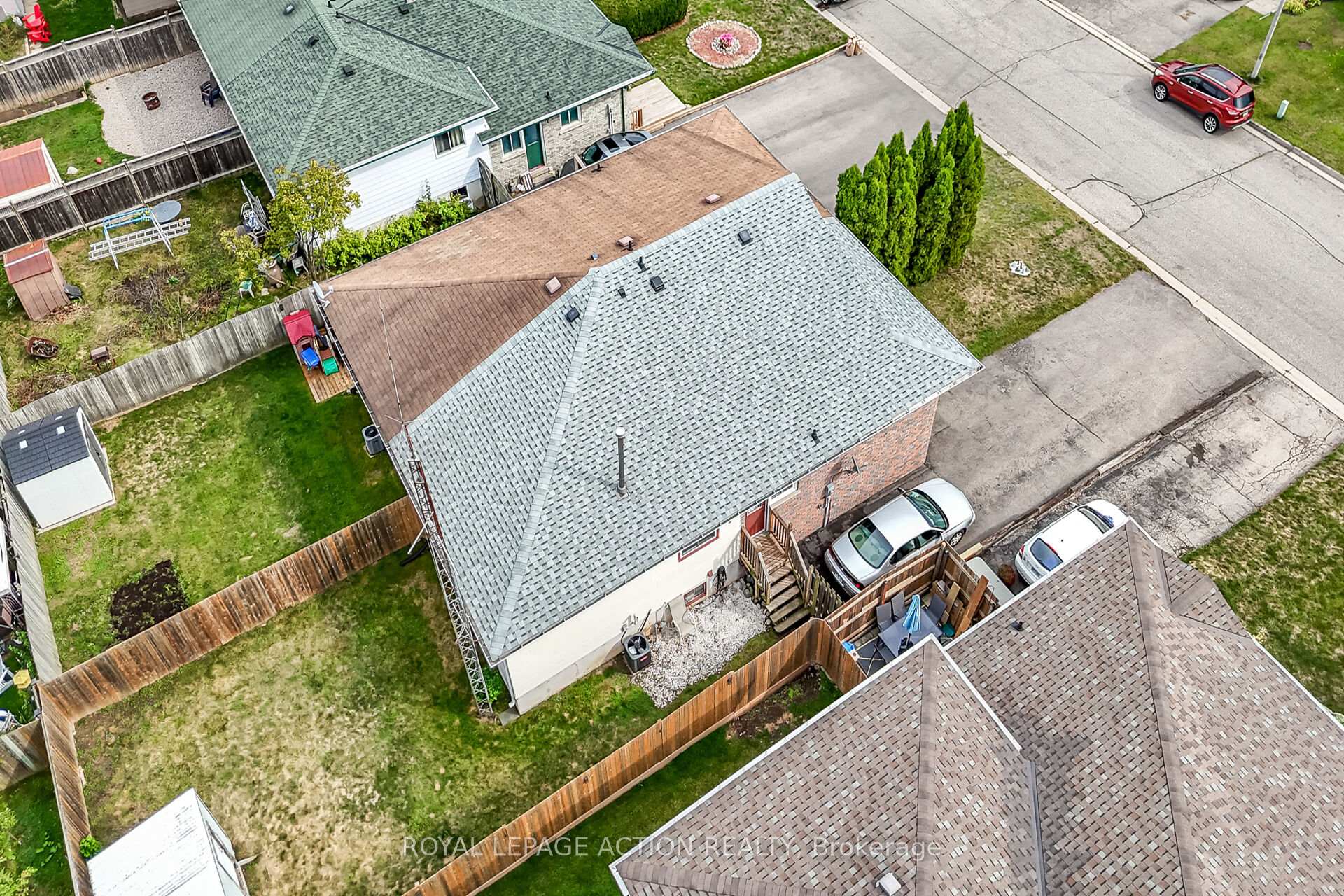 Photo 42 of 8 Maple Crescent, Brant, Paris — HOMEH