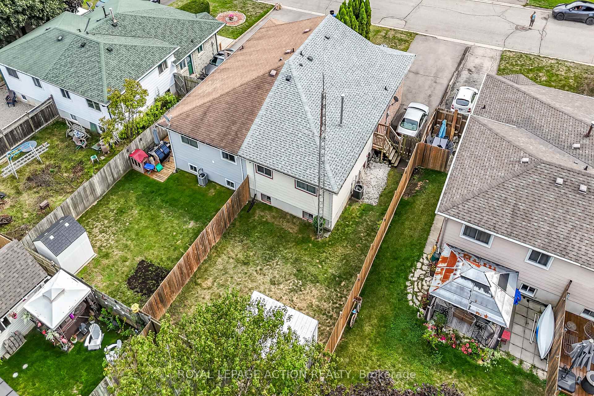 Photo 46 of 8 Maple Crescent, Brant, Paris — HOMEH