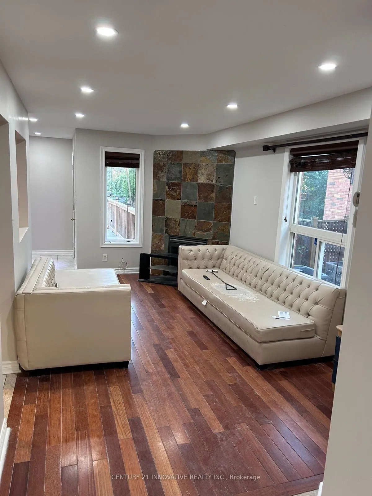 Photo 3 of 43 Summerdale Crescent, Brampton, Fletcher's Meadow — HOMEH