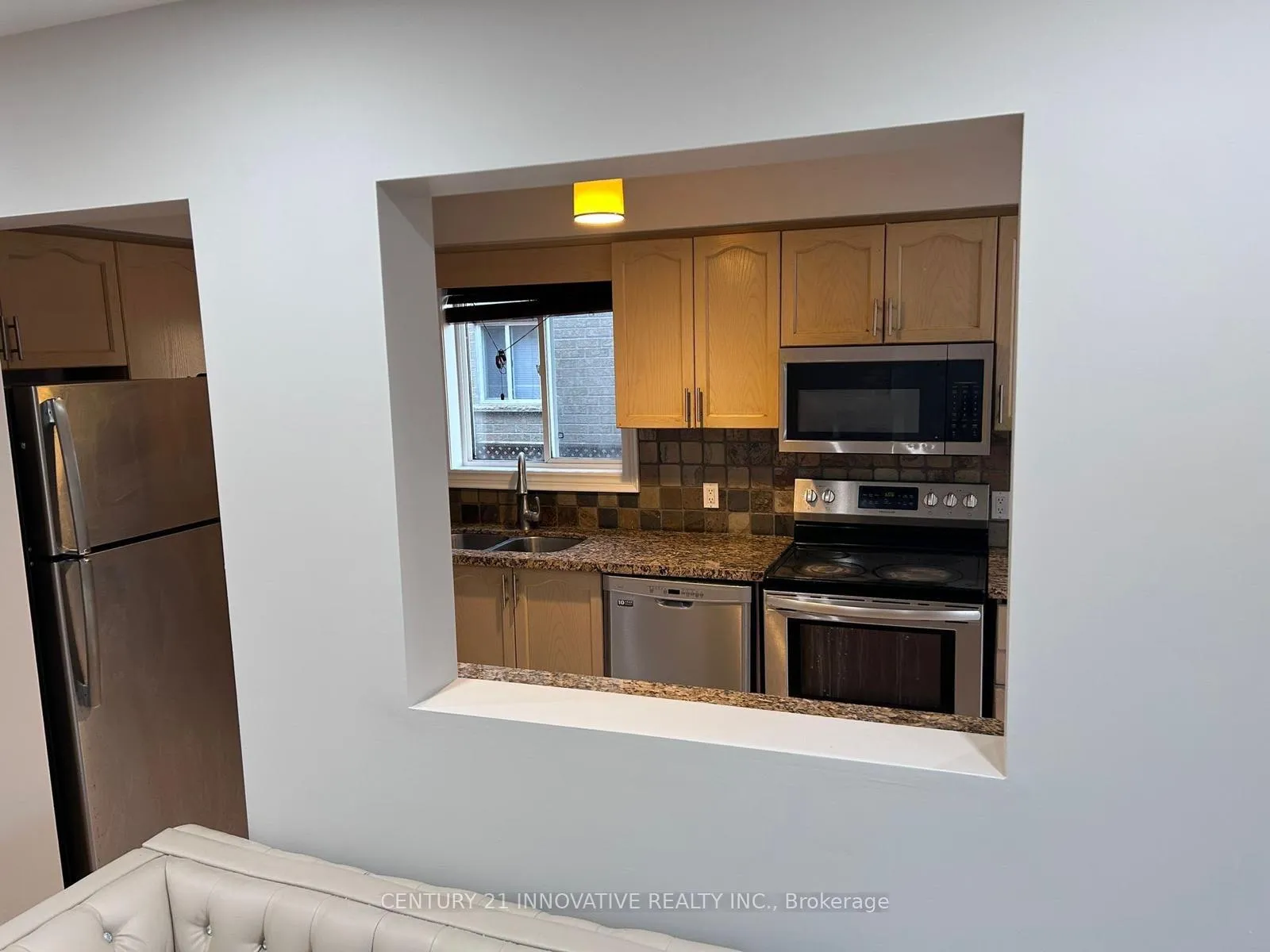 Photo 4 of 43 Summerdale Crescent, Brampton, Fletcher's Meadow — HOMEH