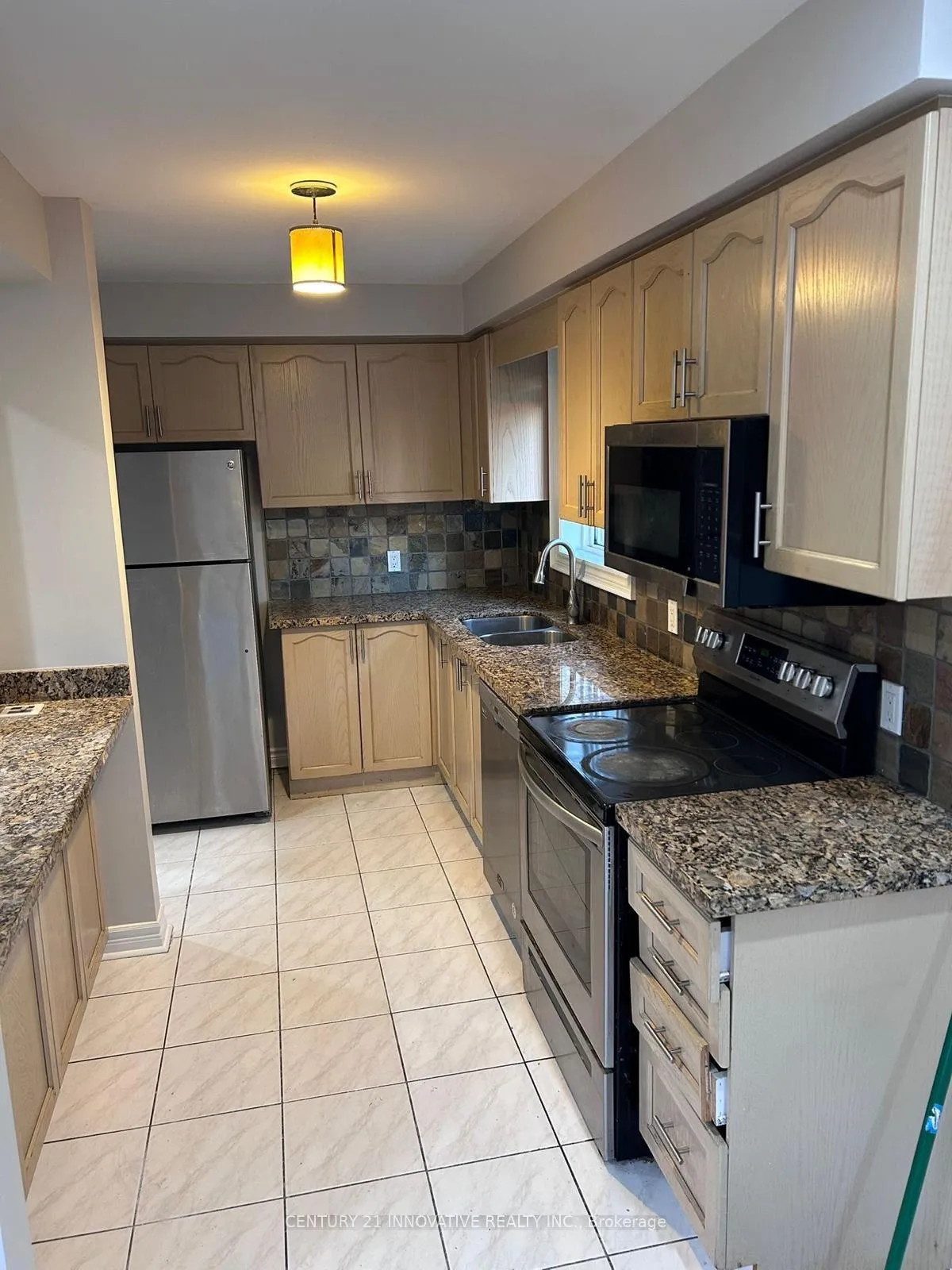Photo 5 of 43 Summerdale Crescent, Brampton, Fletcher's Meadow — HOMEH