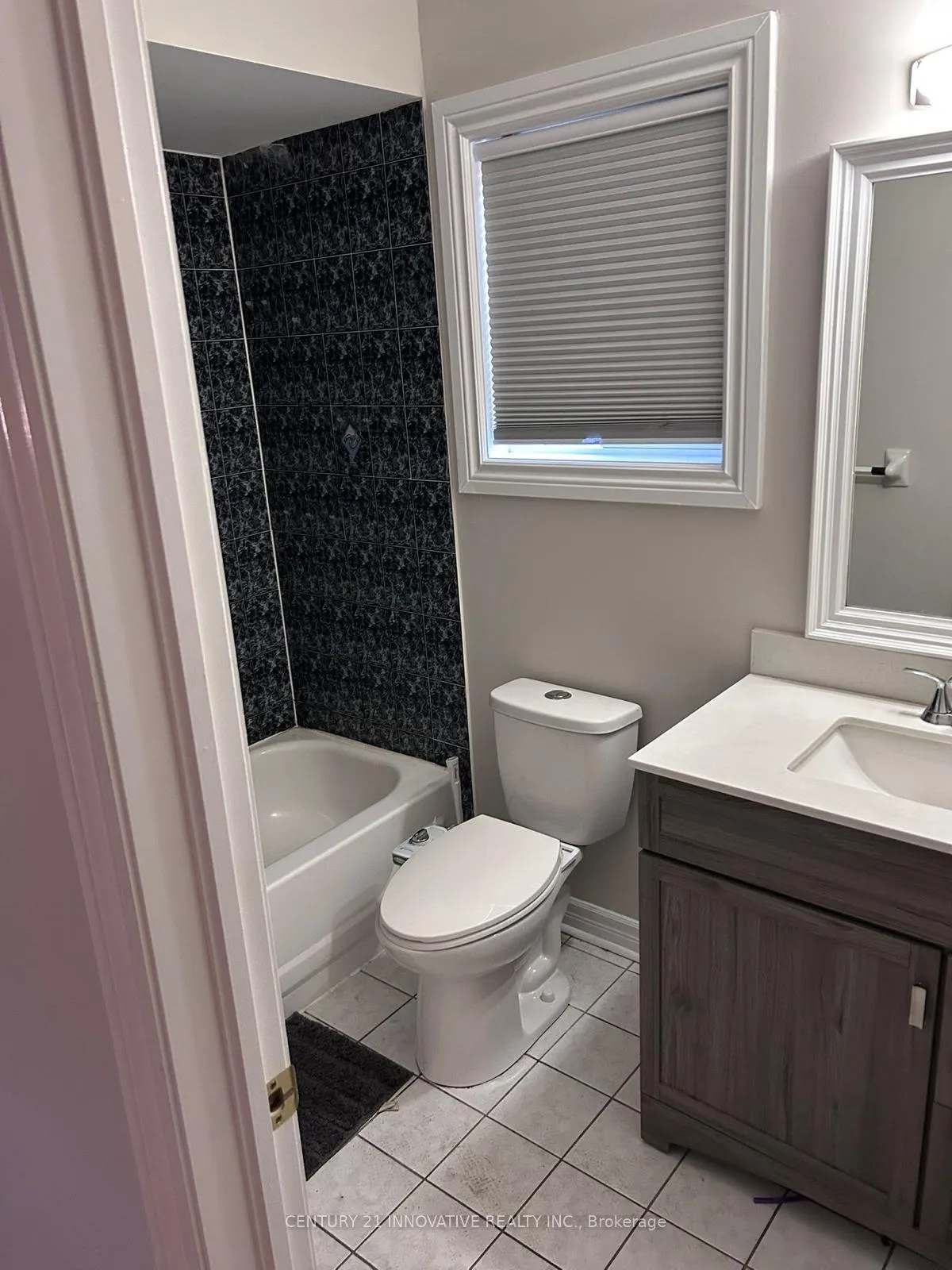 Photo 6 of 43 Summerdale Crescent, Brampton, Fletcher's Meadow — HOMEH