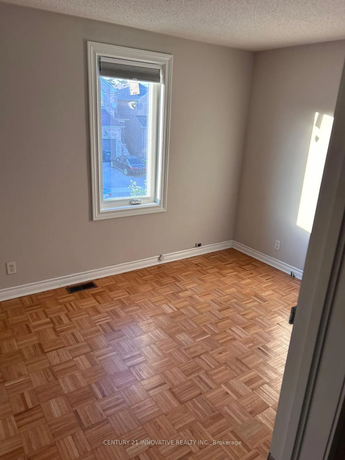 Photo 8 of 43 Summerdale Crescent, Brampton, Fletcher's Meadow — HOMEH