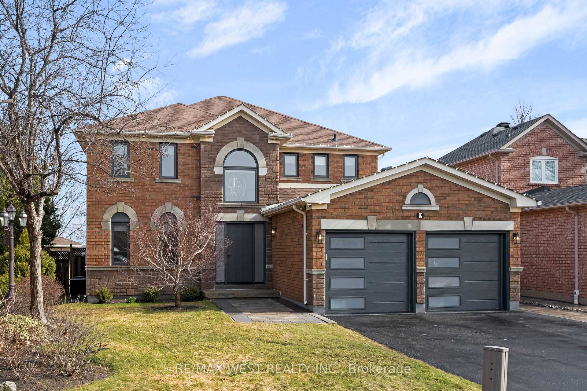 Photo 2 of 9 Chaplin Court, Caledon, Bolton North — HOMEH