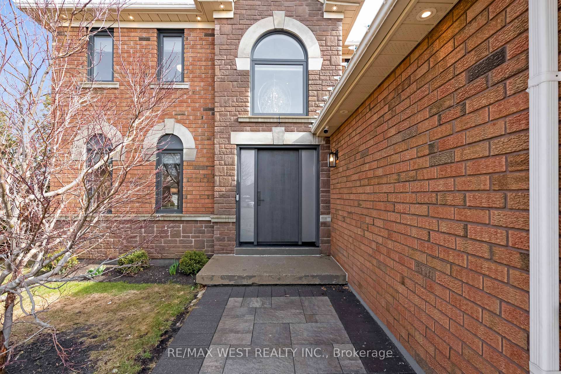 Photo 4 of 9 Chaplin Court, Caledon, Bolton North — HOMEH