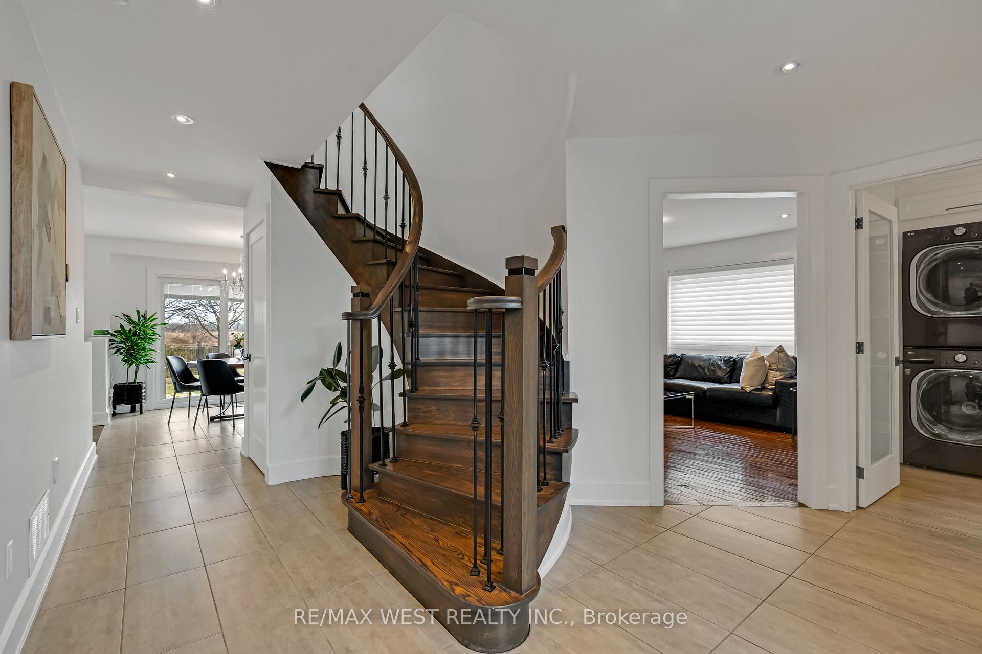 Photo 6 of 9 Chaplin Court, Caledon, Bolton North — HOMEH