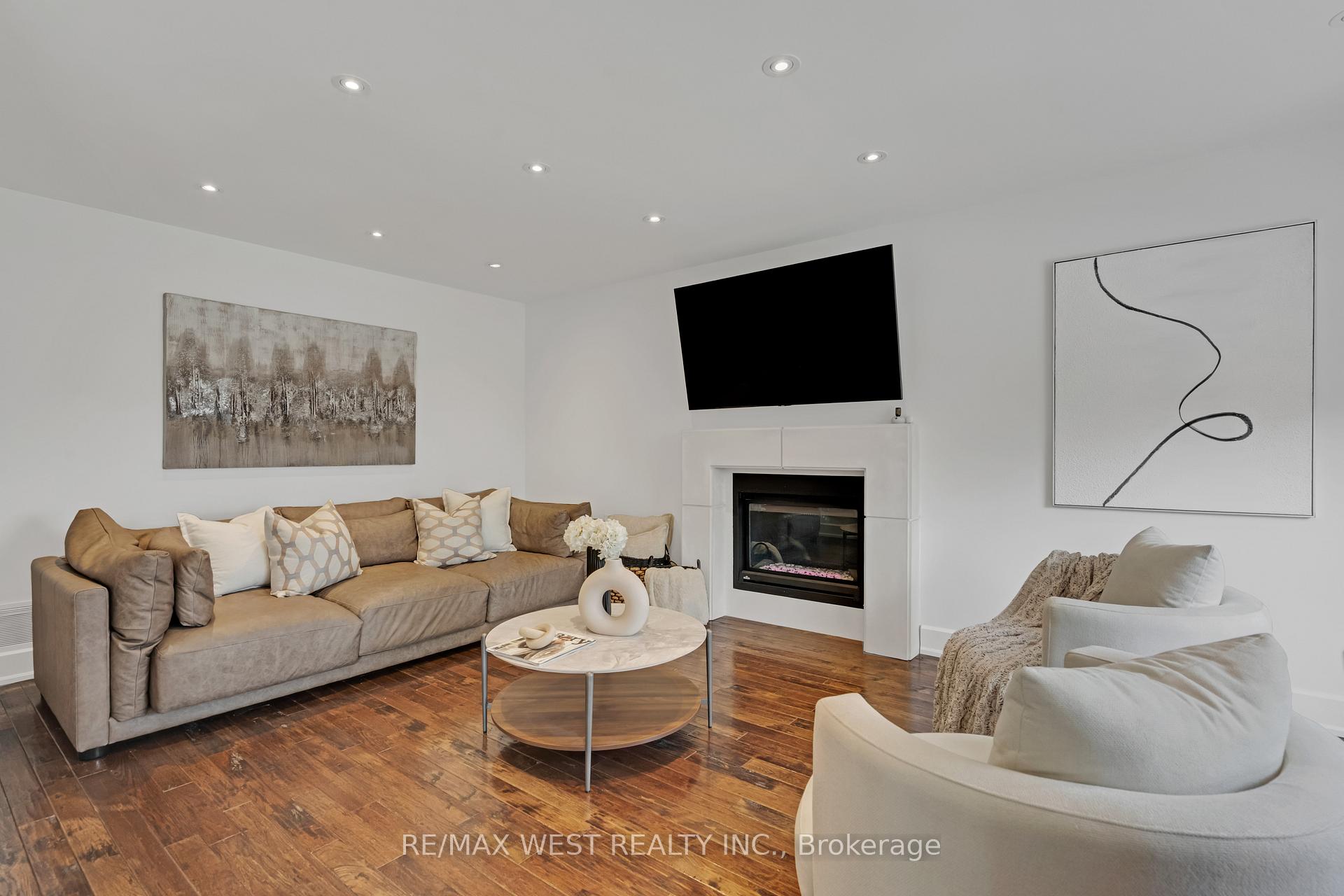 Photo 7 of 9 Chaplin Court, Caledon, Bolton North — HOMEH