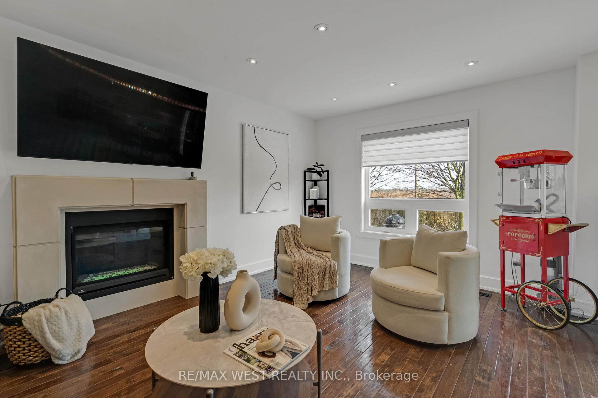 Photo 8 of 9 Chaplin Court, Caledon, Bolton North — HOMEH