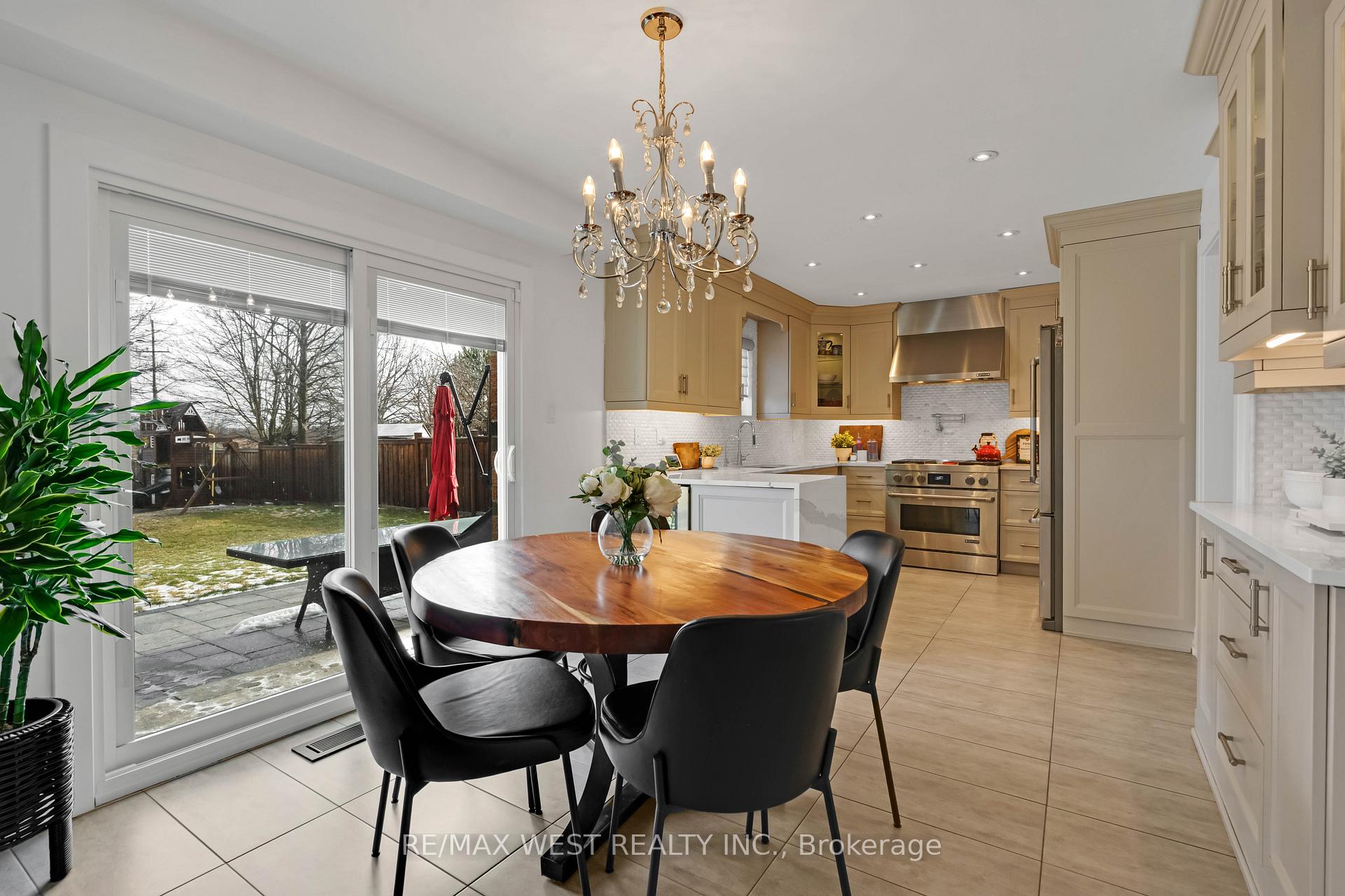 Photo 9 of 9 Chaplin Court, Caledon, Bolton North — HOMEH