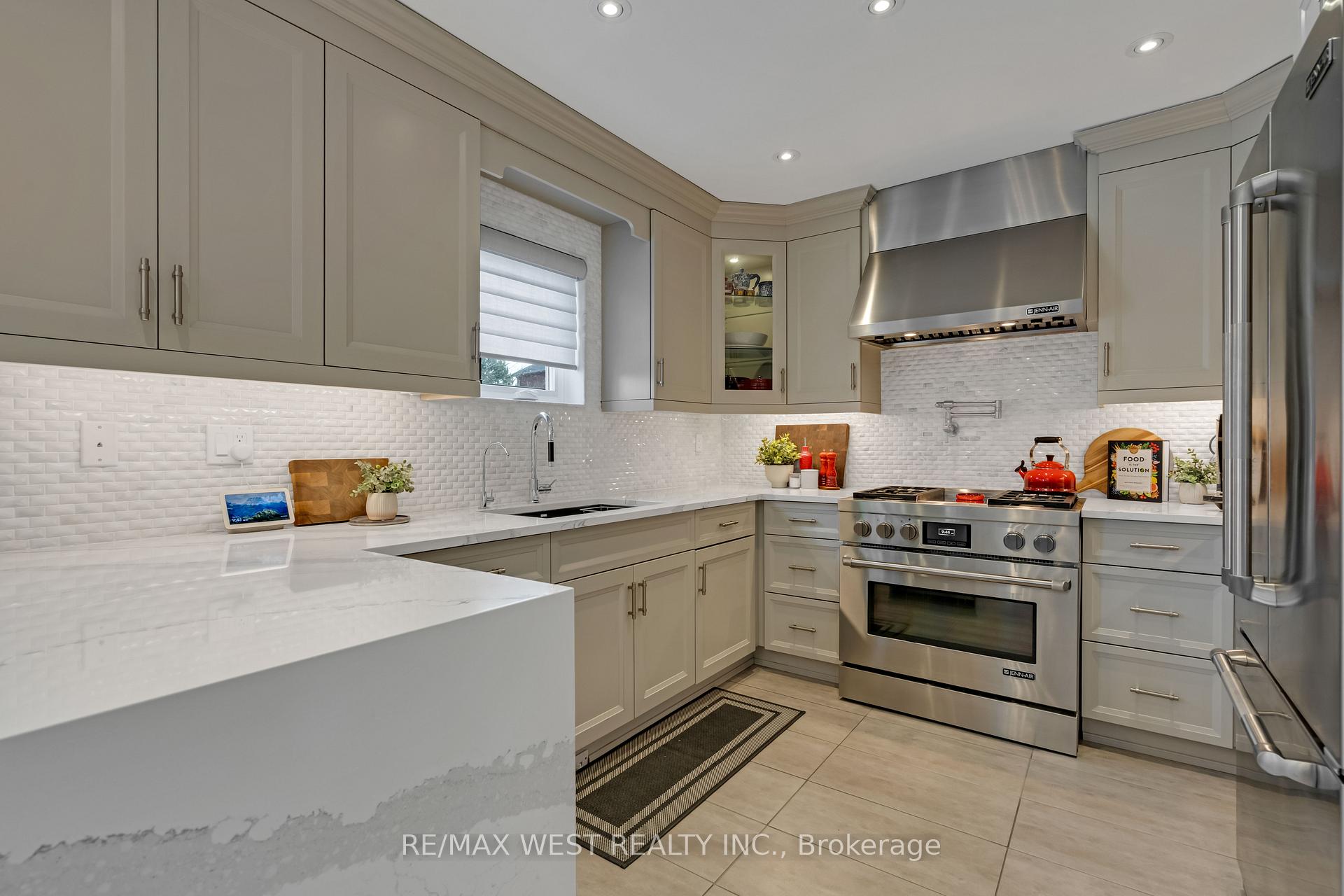 Photo 10 of 9 Chaplin Court, Caledon, Bolton North — HOMEH