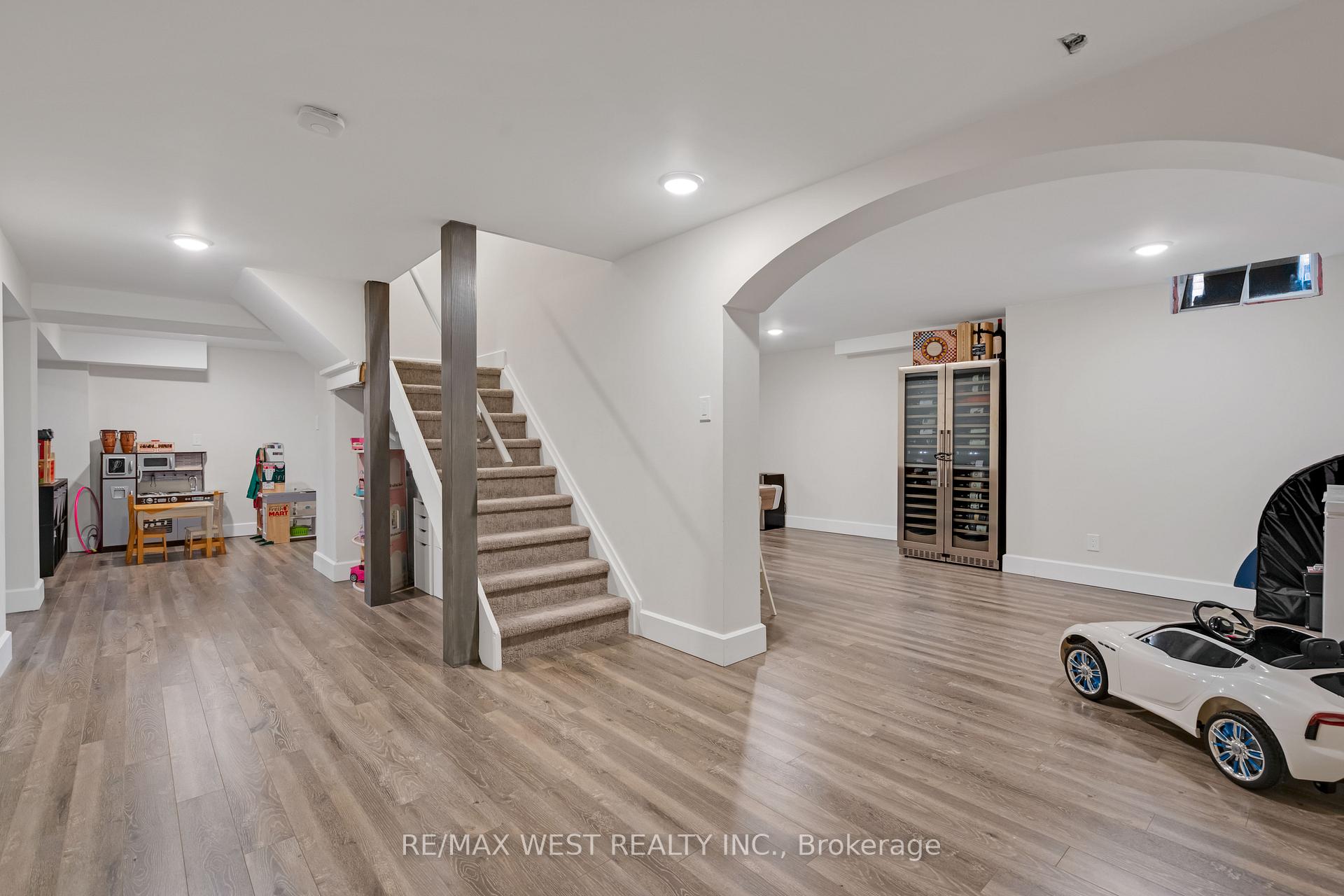 Photo 31 of 9 Chaplin Court, Caledon, Bolton North — HOMEH