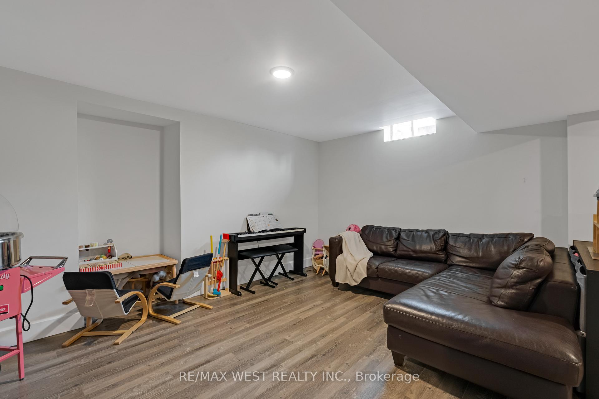 Photo 34 of 9 Chaplin Court, Caledon, Bolton North — HOMEH