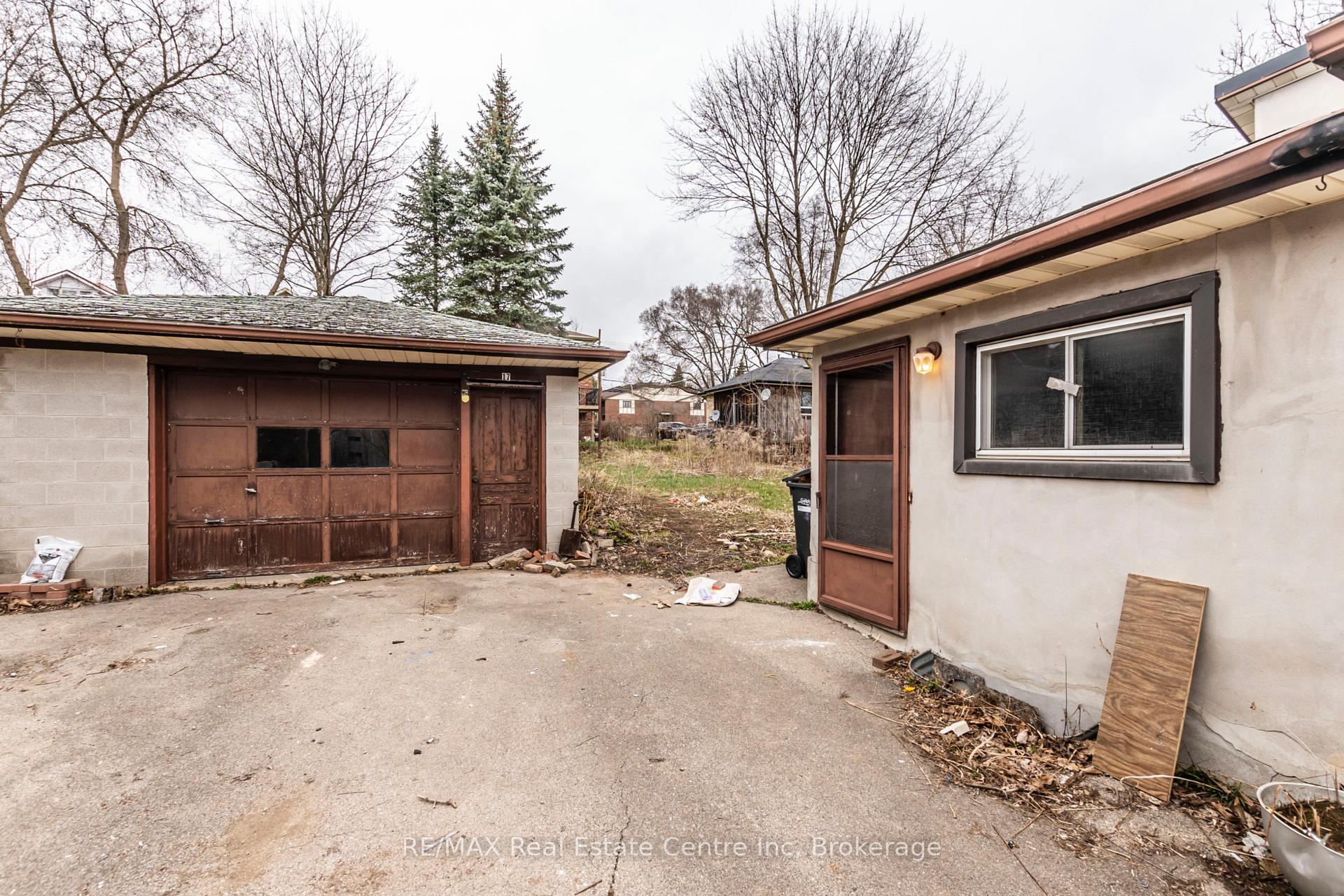 Photo 5 of 17 Emslie Street, Guelph, Downtown — HOMEH