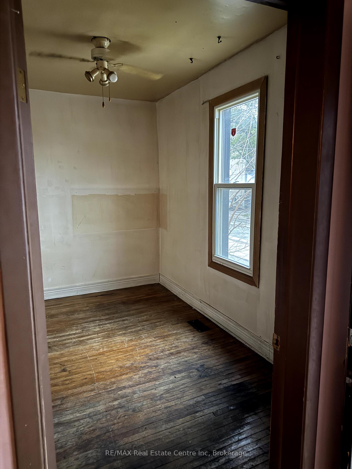 Photo 7 of 17 Emslie Street, Guelph, Downtown — HOMEH