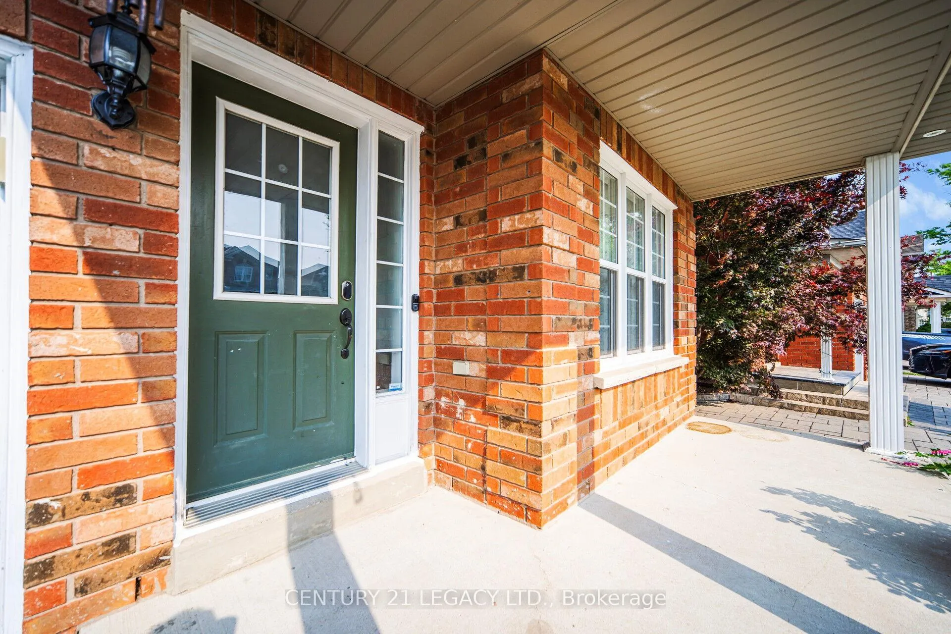 Photo 2 of 28 Sunnybrook Crescent, Brampton, Fletcher's Meadow — HOMEH
