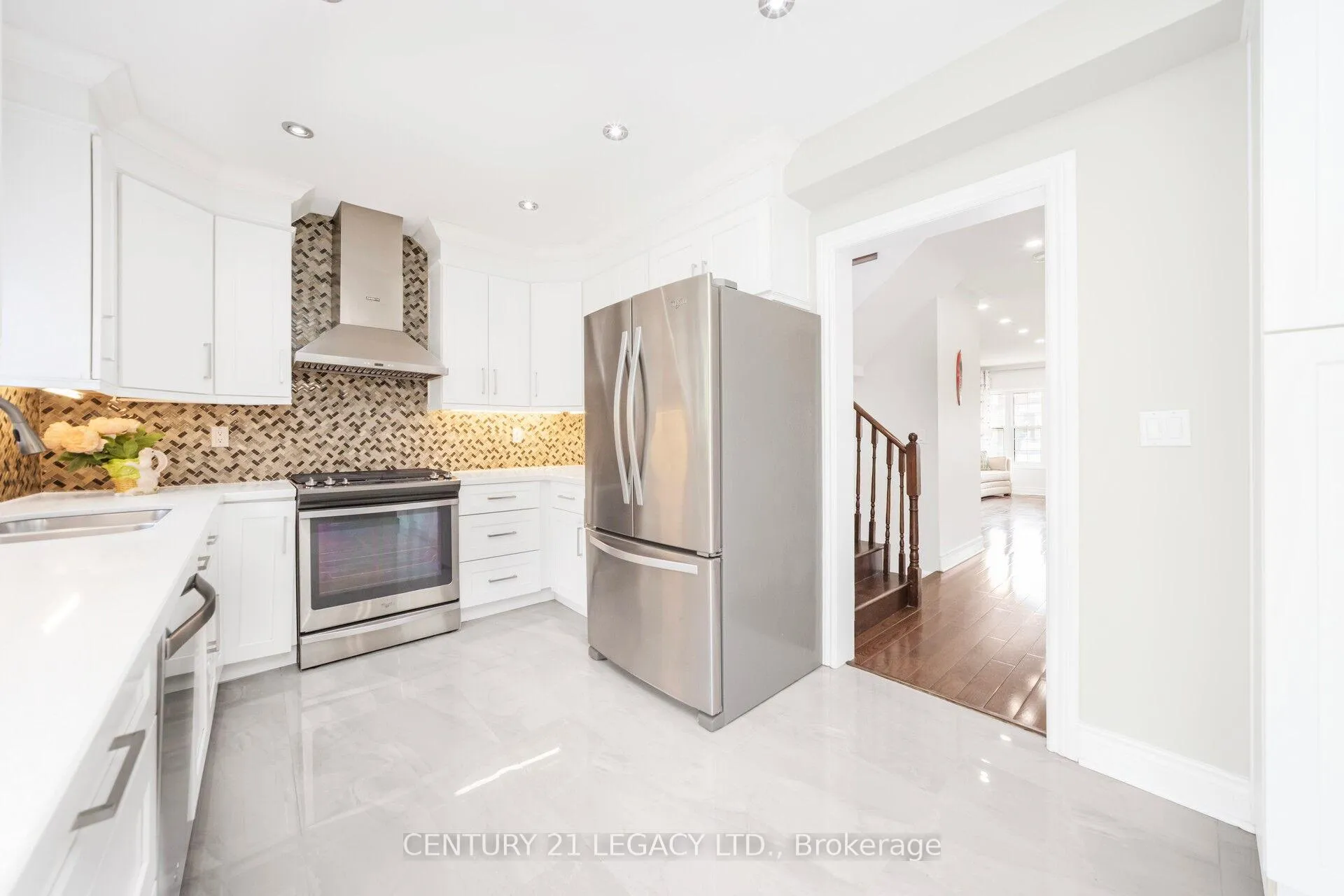 Photo 10 of 28 Sunnybrook Crescent, Brampton, Fletcher's Meadow — HOMEH