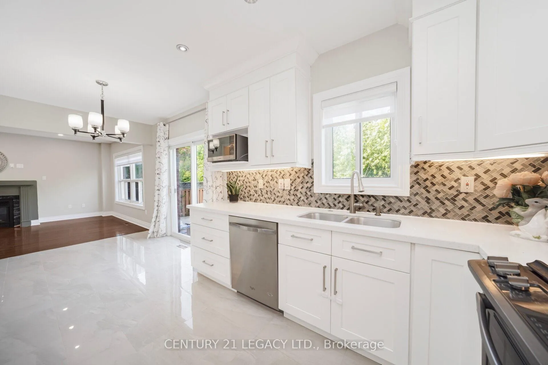 Photo 12 of 28 Sunnybrook Crescent, Brampton, Fletcher's Meadow — HOMEH